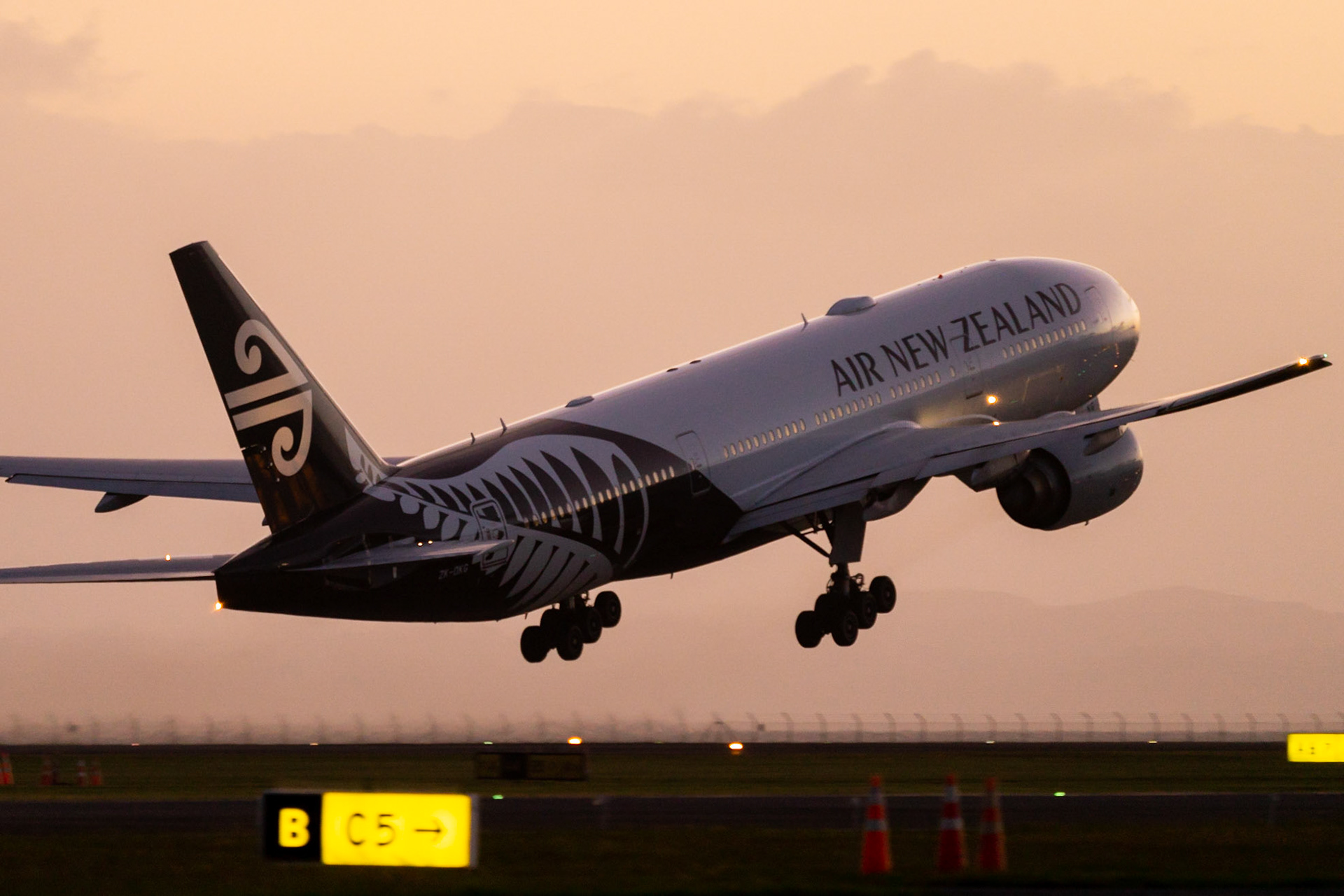 The final Air New Zealand Boeing 777-200ER departure. ZK-OKG heading for Los Angeles, with an impressive full thrust takeoff.