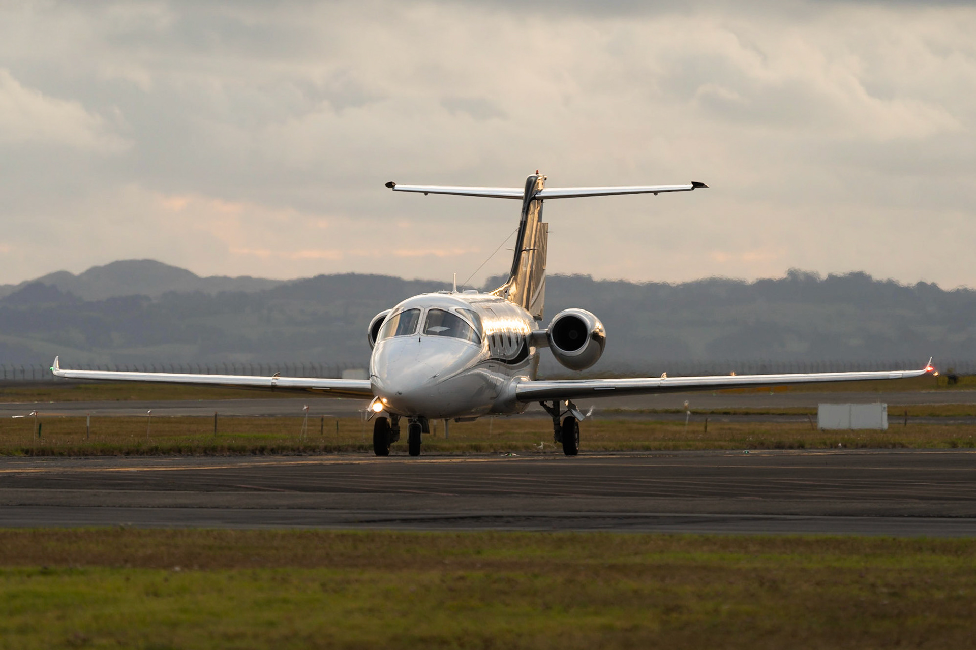Beechjet 400 ZK-NXJ arriving from the Pacific.