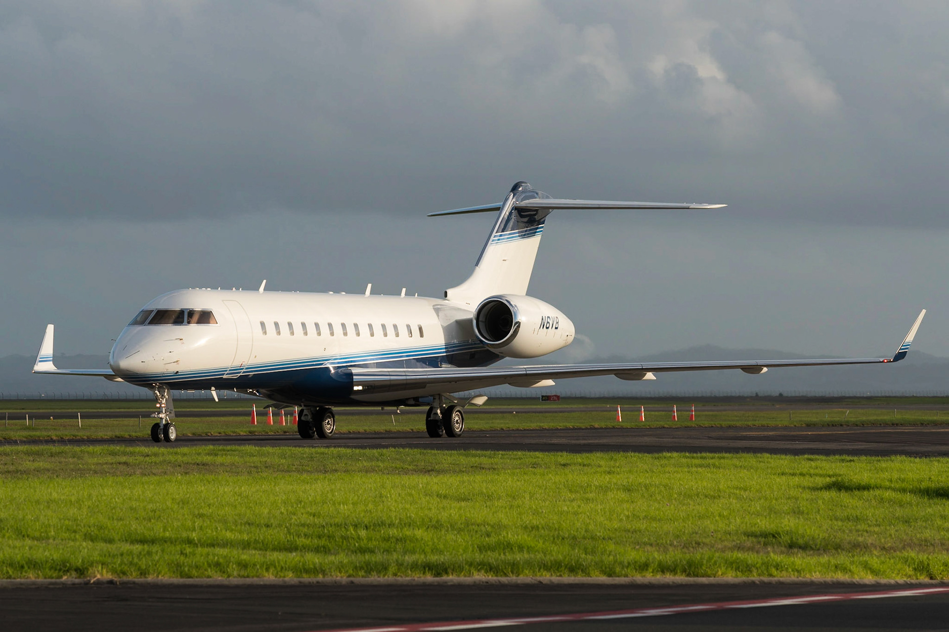 Bombardier Global Express N6VB arriving in Auckland.