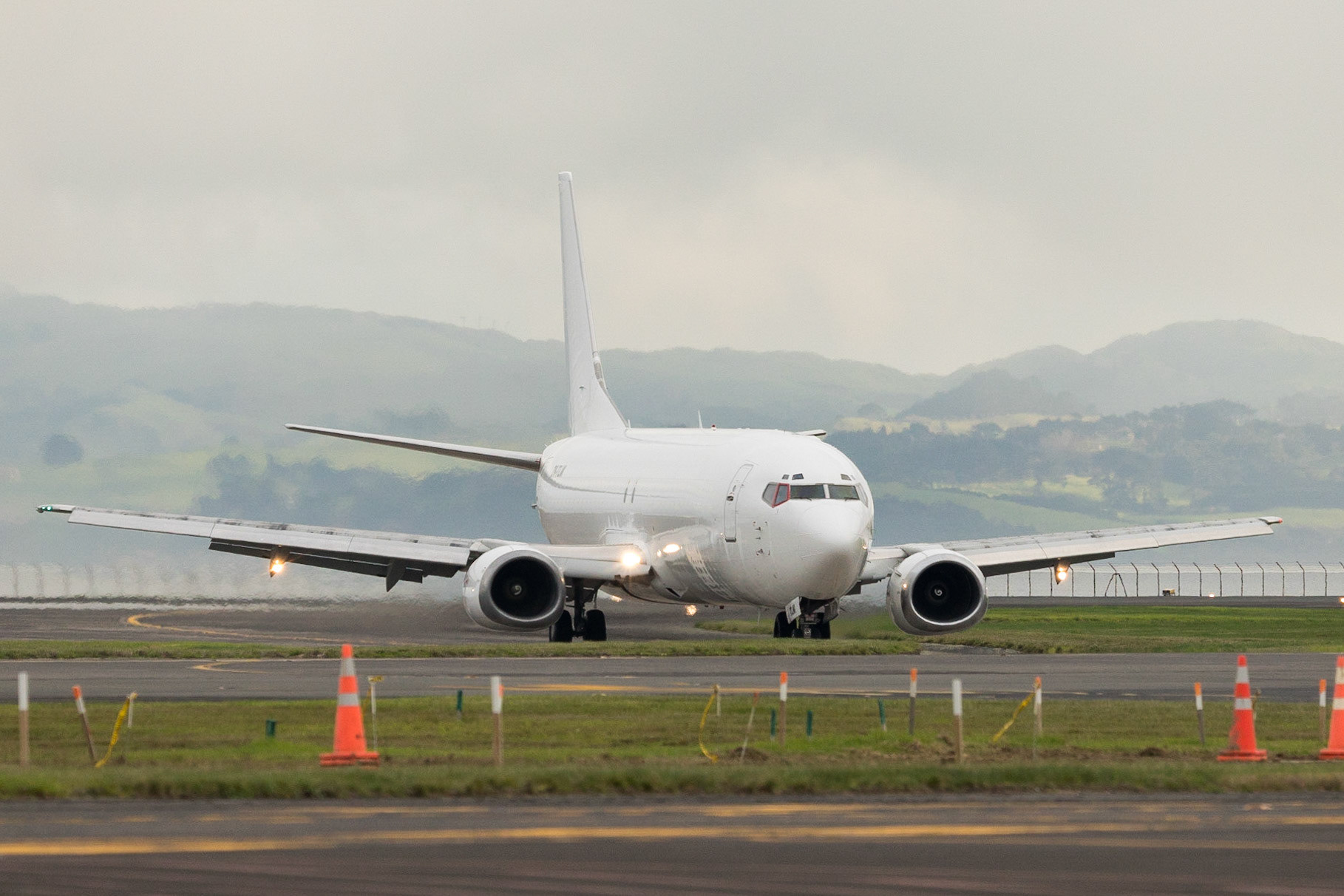 ParcelAir Boeing 737-400 ZK-TLM arriving in Auckland.