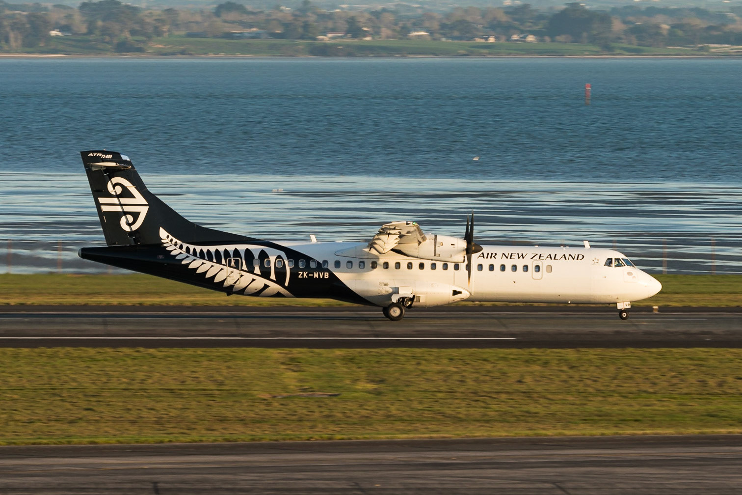 Correcting for the crosswind. Air New Zealand ATR72-600 ZK-MVB departing Auckland.