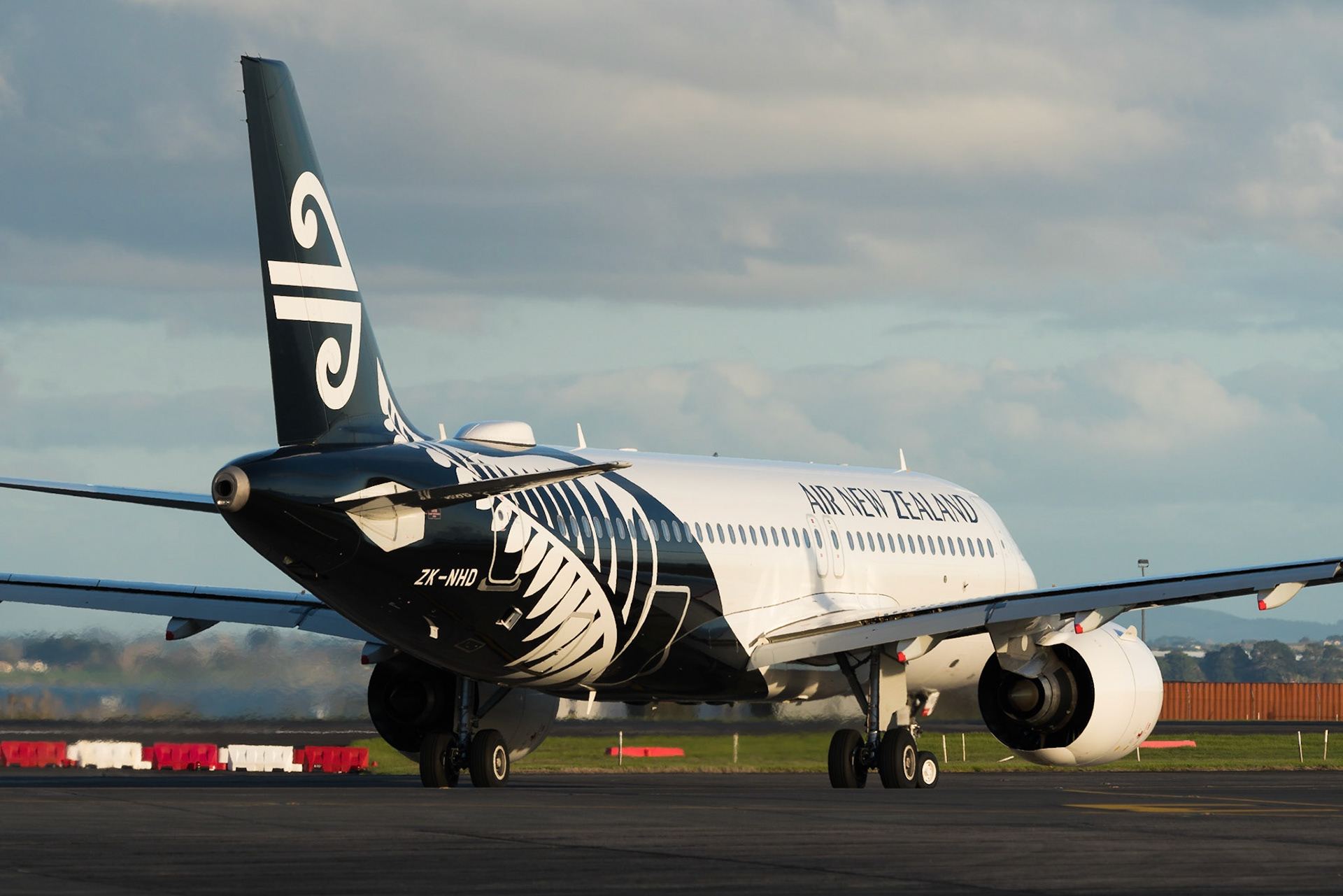 Air New Zealand Airbus A320NEO ZK-NHD at Auckland