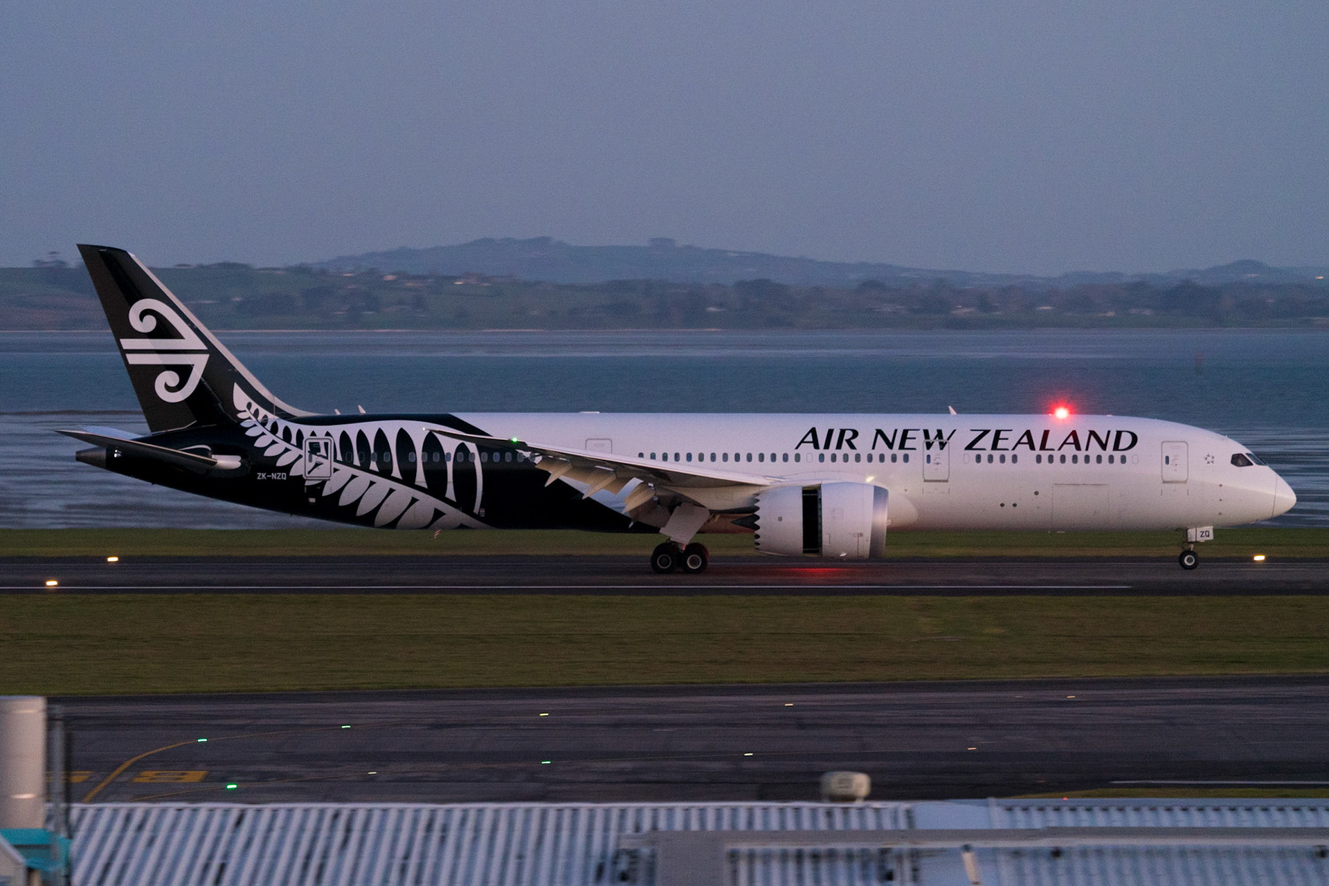 Air New Zealand Boeing 787-9 ZK-NZQ arriving in Auckland.