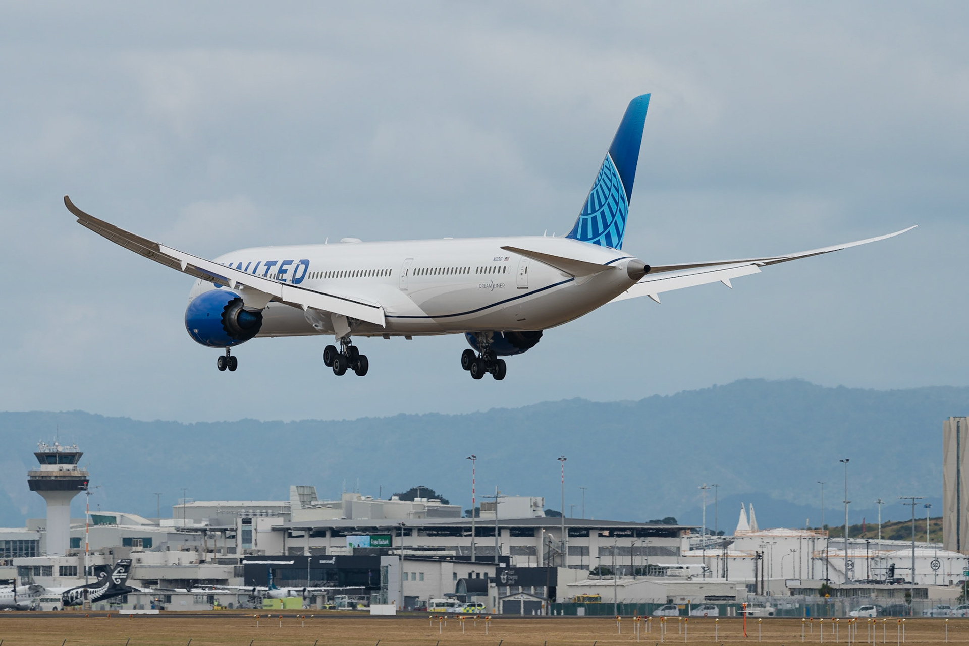 United Airlines Boeing 787-10 N12010 arriving in Auckland from San Francisco.