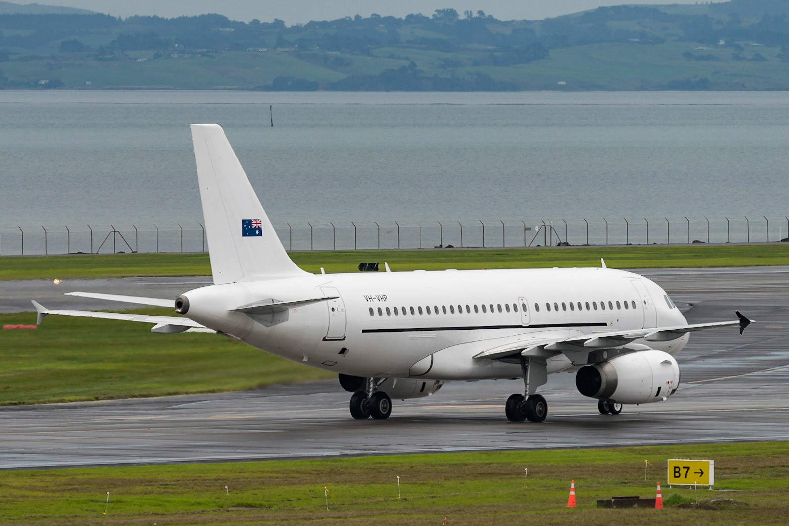 SkyTraders Airbus A319 VH-VHP arriving in Auckland.