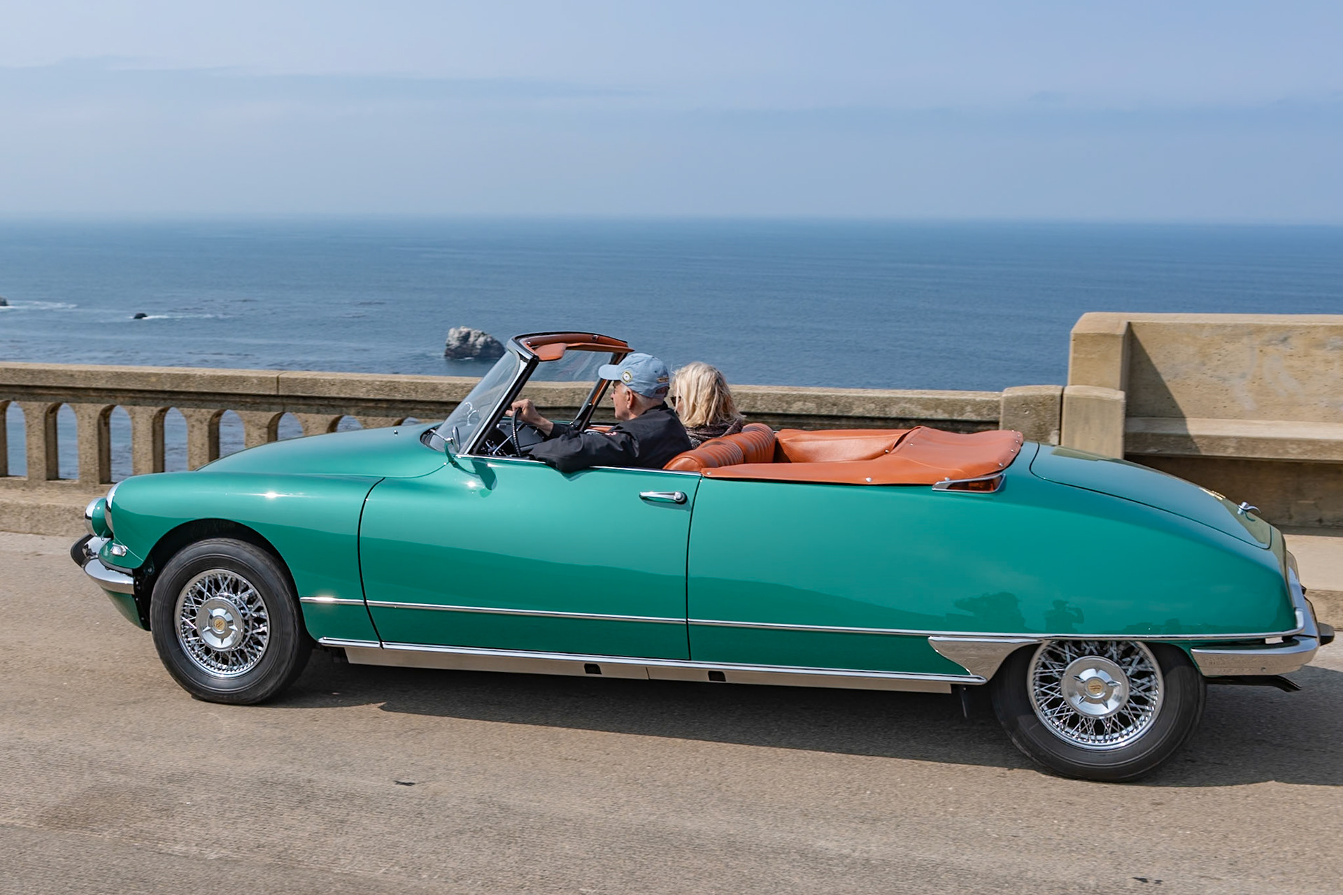 Because of the relatively small production numbers for the DS Cabriolets, the Citroën factory decided not to adapt its assembly lines to create the open-topped model. Instead, Henri Chapron was subcontracted to carry out the conversions. The factory delivered complete but unfinished DS Saloons, which Chapron then substantially modified and converted into Cabriolets. For this reason, the Cabriolets were nearly double the price of the normal DS Saloon cars. The factory “d’usine” model name was still used even though Chapron assembled nearly all of the Cabriolets. However the cars destined for export, like this car (chassis 4376065), which was destined to go to the United States, were assembled at Citroën’s other factory in Forest, Belgium.