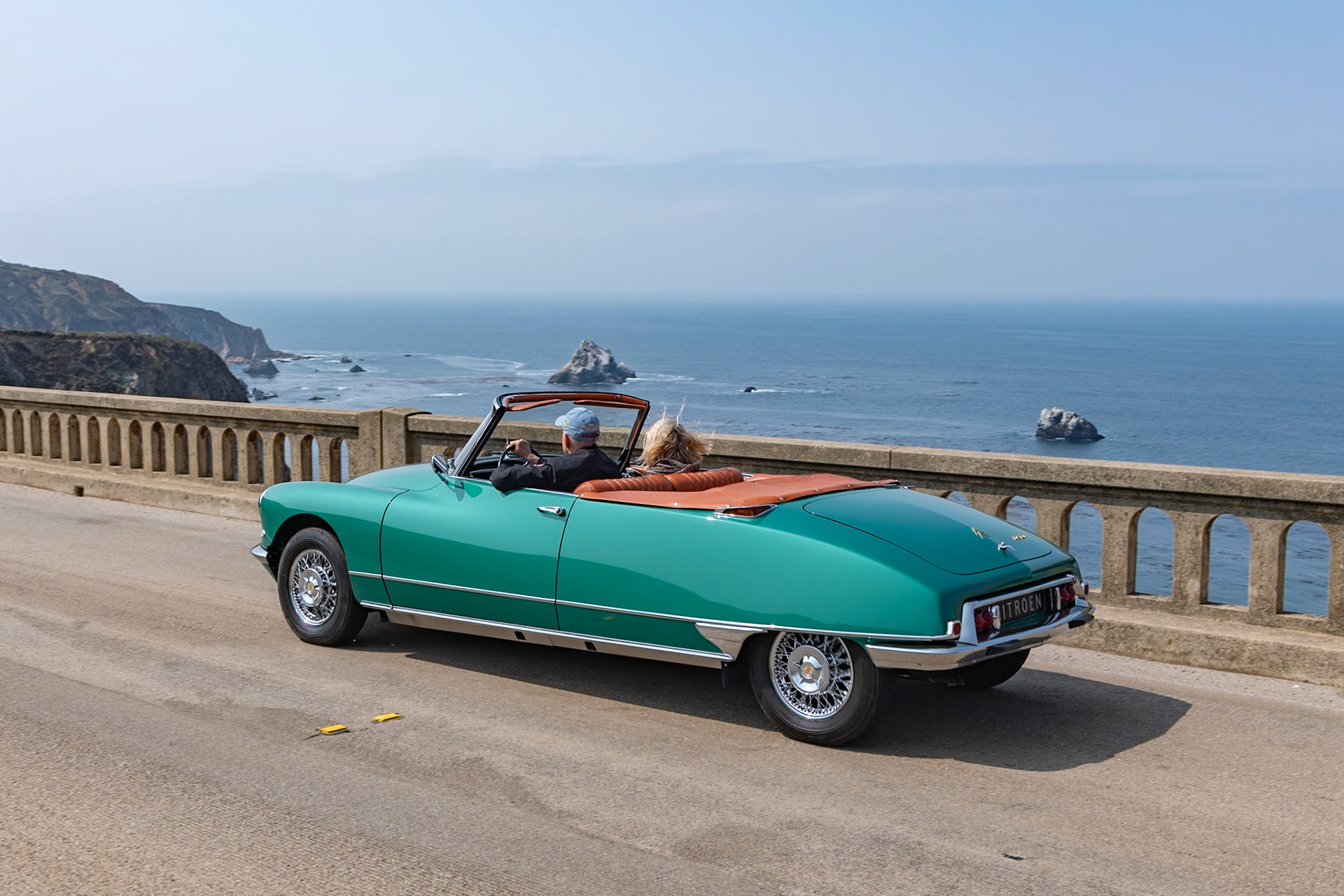 Because of the relatively small production numbers for the DS Cabriolets, the Citroën factory decided not to adapt its assembly lines to create the open-topped model. Instead, Henri Chapron was subcontracted to carry out the conversions. The factory delivered complete but unfinished DS Saloons, which Chapron then substantially modified and converted into Cabriolets. For this reason, the Cabriolets were nearly double the price of the normal DS Saloon cars. The factory “d’usine” model name was still used even though Chapron assembled nearly all of the Cabriolets. However the cars destined for export, like this car (chassis 4376065), which was destined to go to the United States, were assembled at Citroën’s other factory in Forest, Belgium.