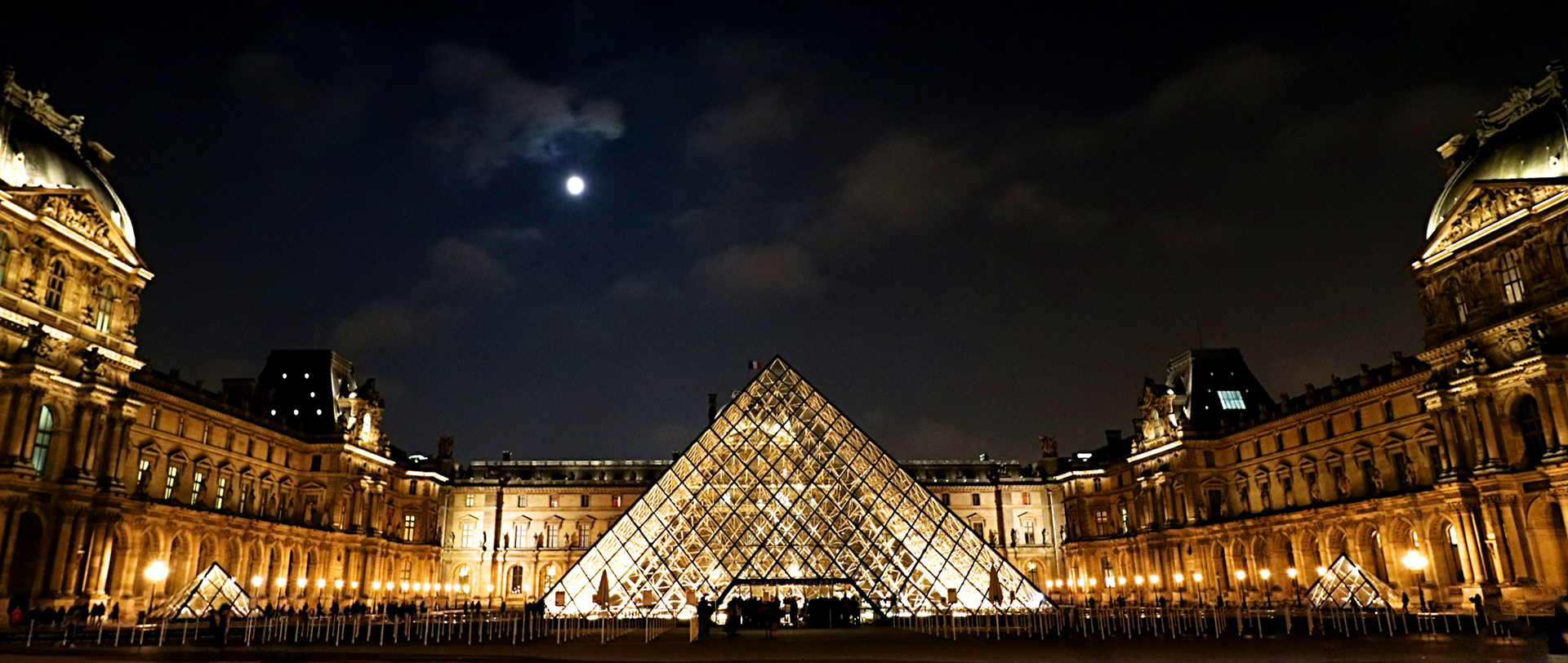 Louvre in the moonlight
