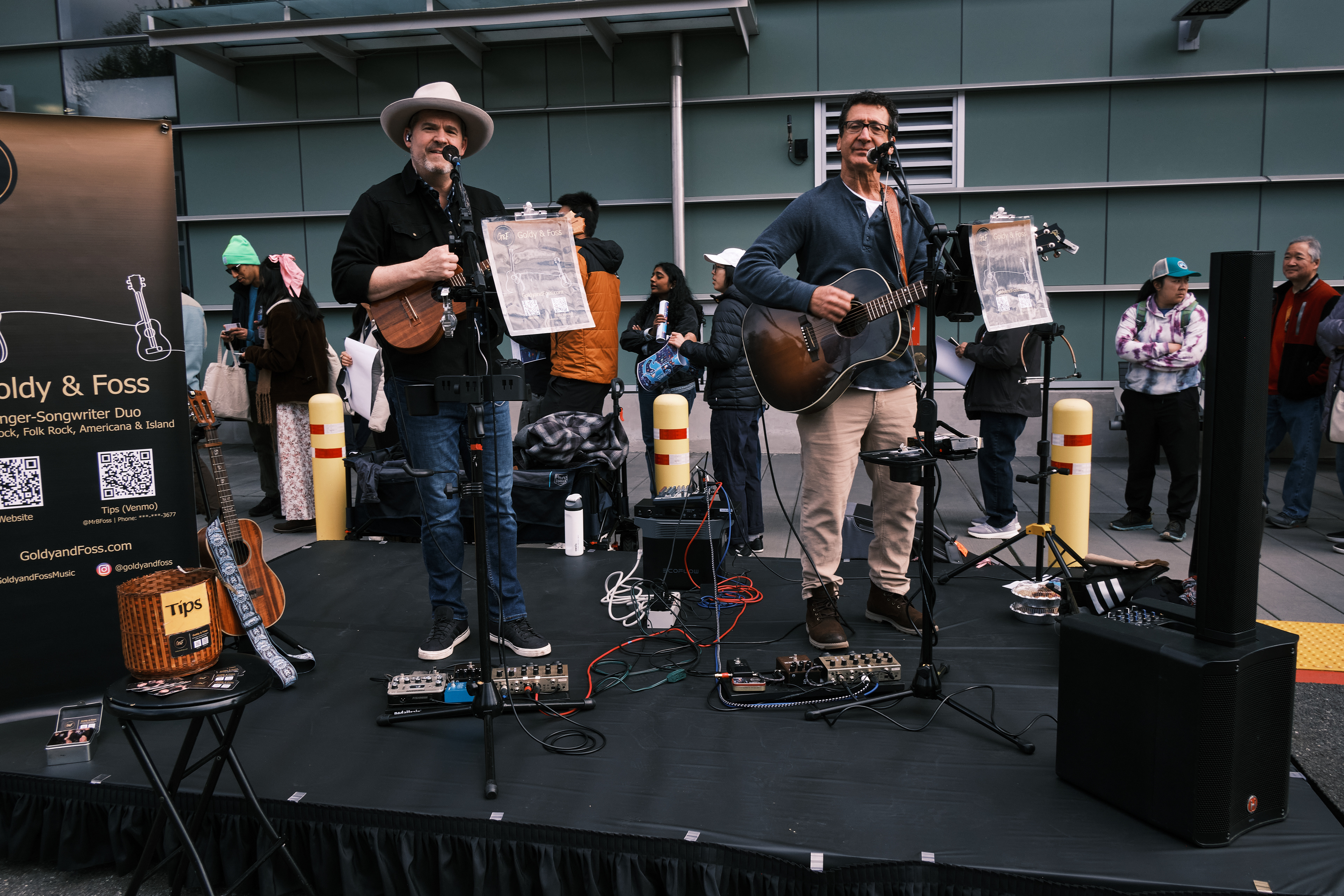 There was entertainment at four stops. CID, Judkins Park, Mercer Island, and South Bellevue