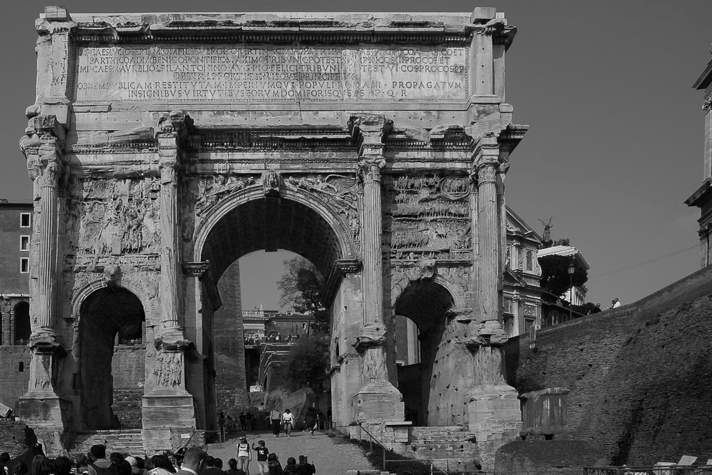 Arco de Septimio Severo.-Roma