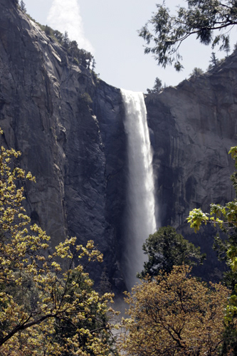 Bridalveil Falls from the trail, Yosemite N.P. -UA-92916515-1