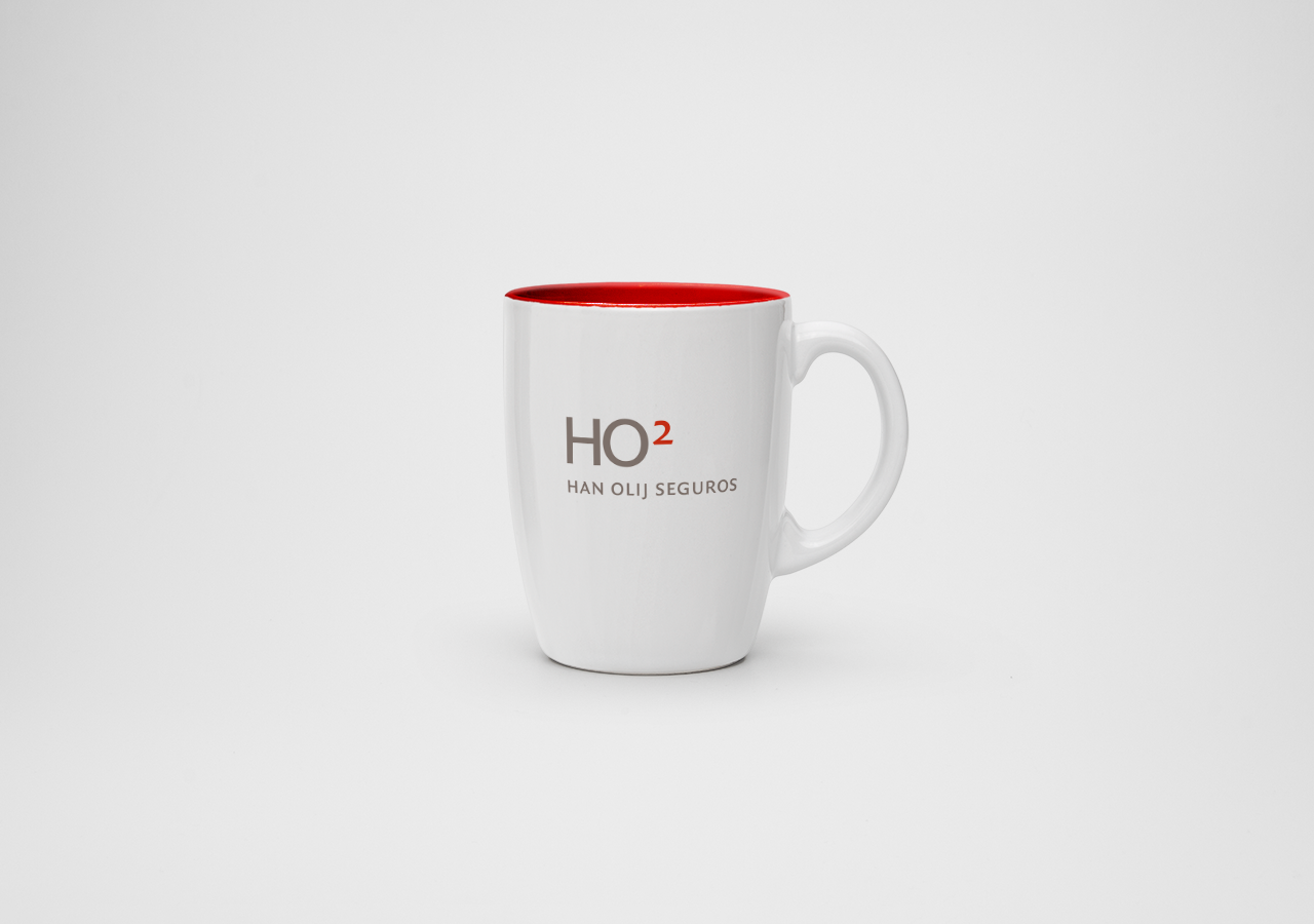Promotional mug design / branding, by Sz+ for Han Olij Seguros / HO2, 2011