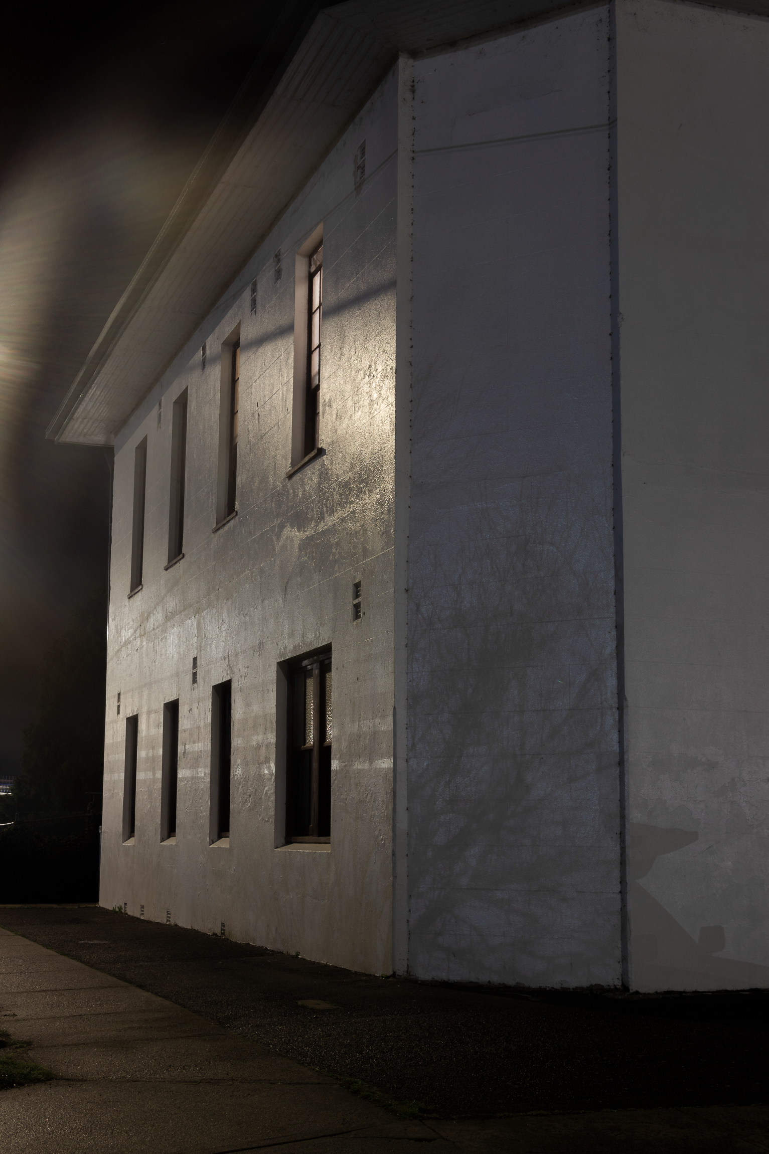 night photo of the old kent in queanbeyan with shadows on the wall