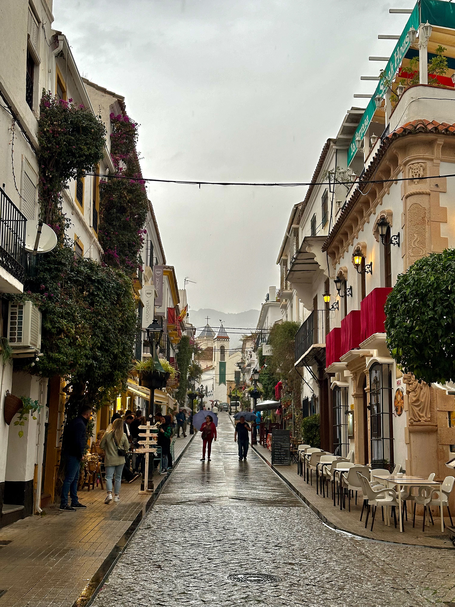 35mm lens -  f/1.8 - ISO40 - shutter speed 1/120