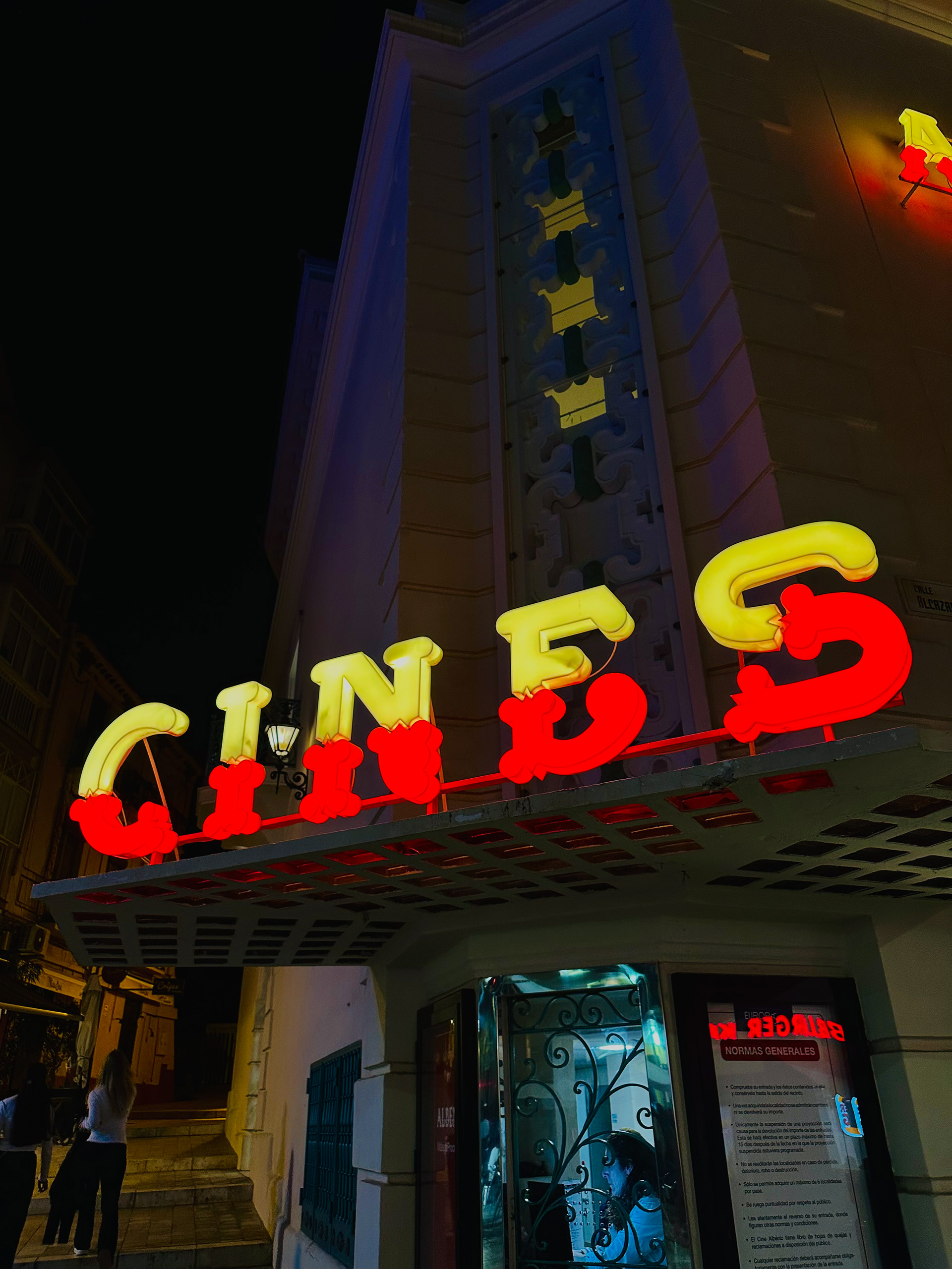 6.86mm lens -  f/1.8 - ISO200 - shutter speed 1/50