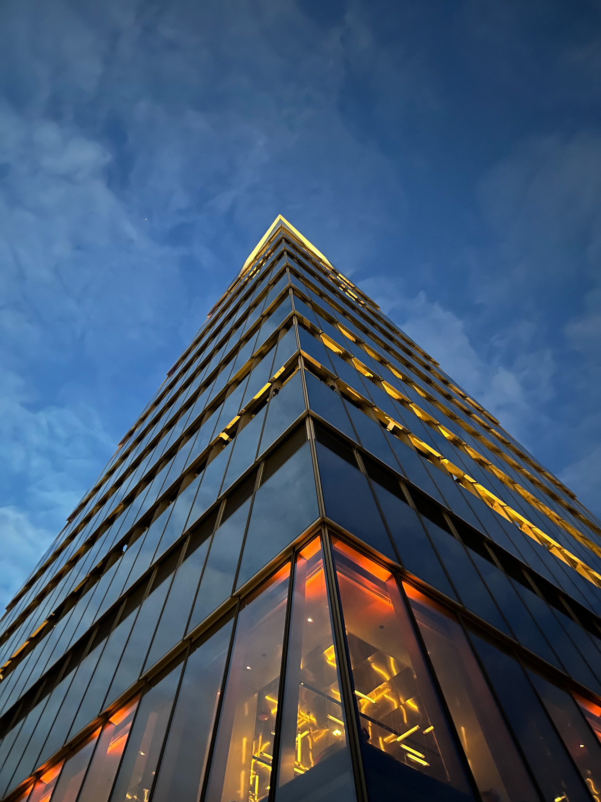 5.10mm lens -  f/1.6 - ISO 1250 - shutter speed 1/9