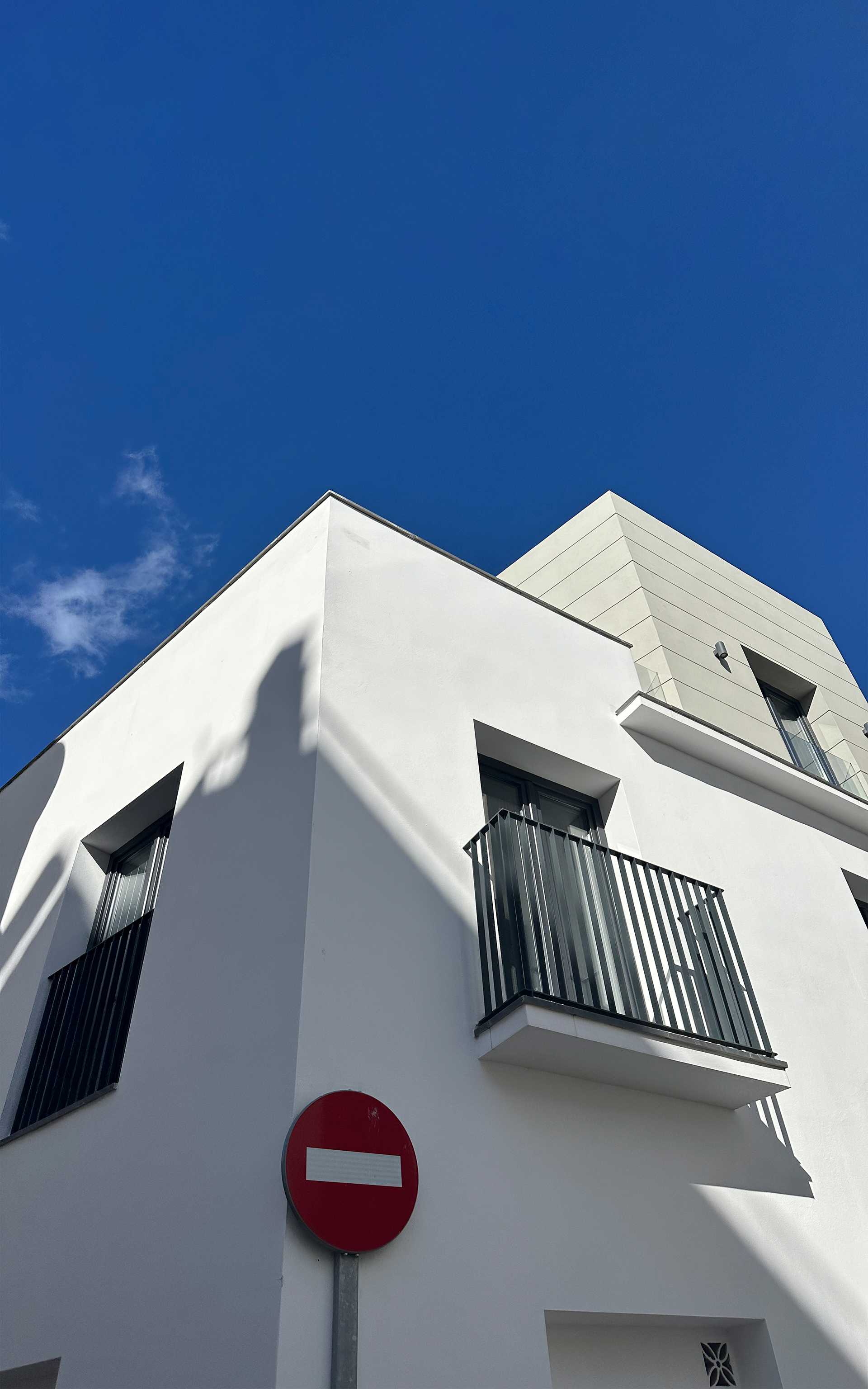 24mm lens -  f/1.78 - ISO80 - shutter speed 1/10700