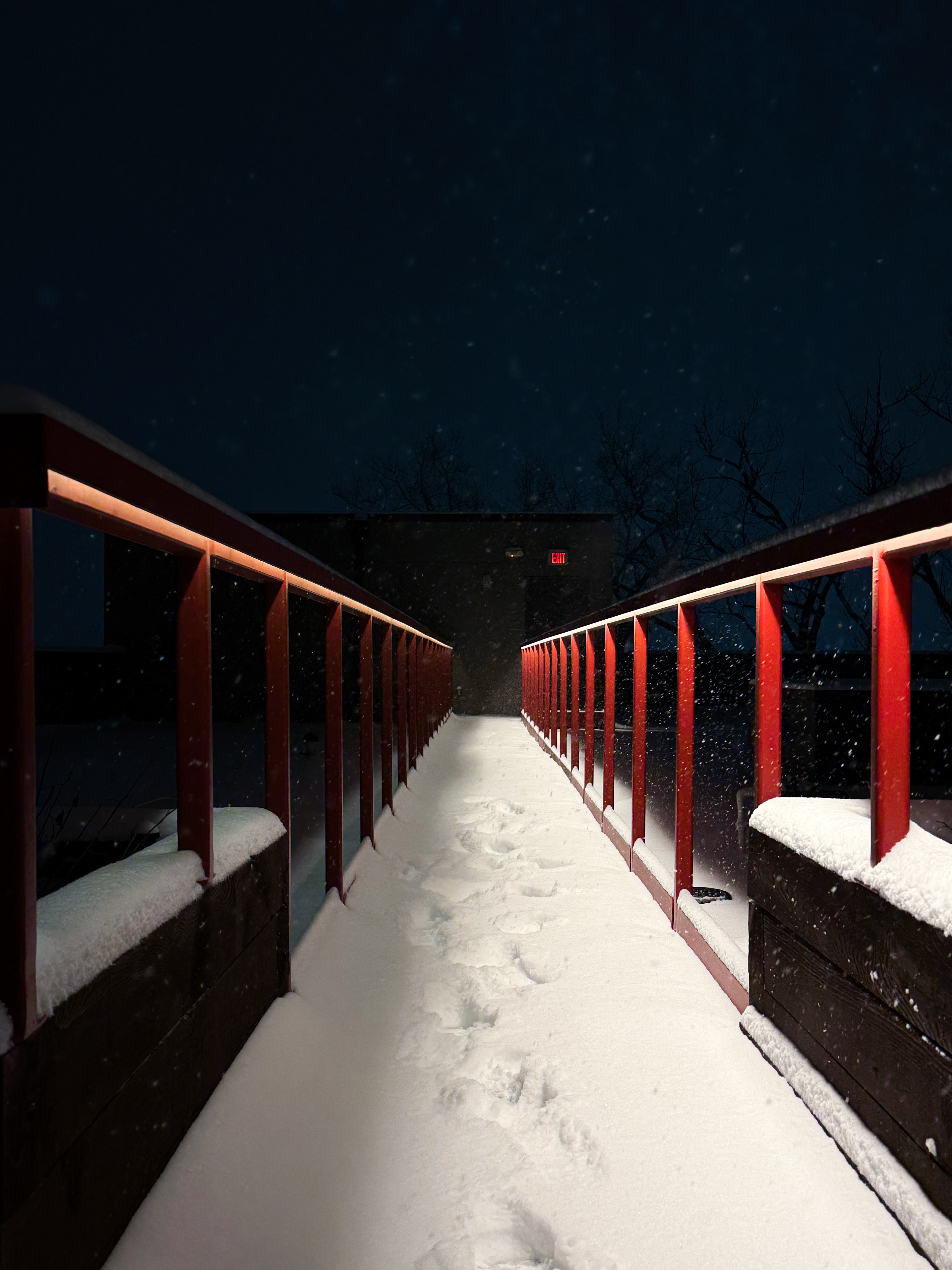 24mm lens - f/1.78 - ISO 100 - shutter speed 1/120s