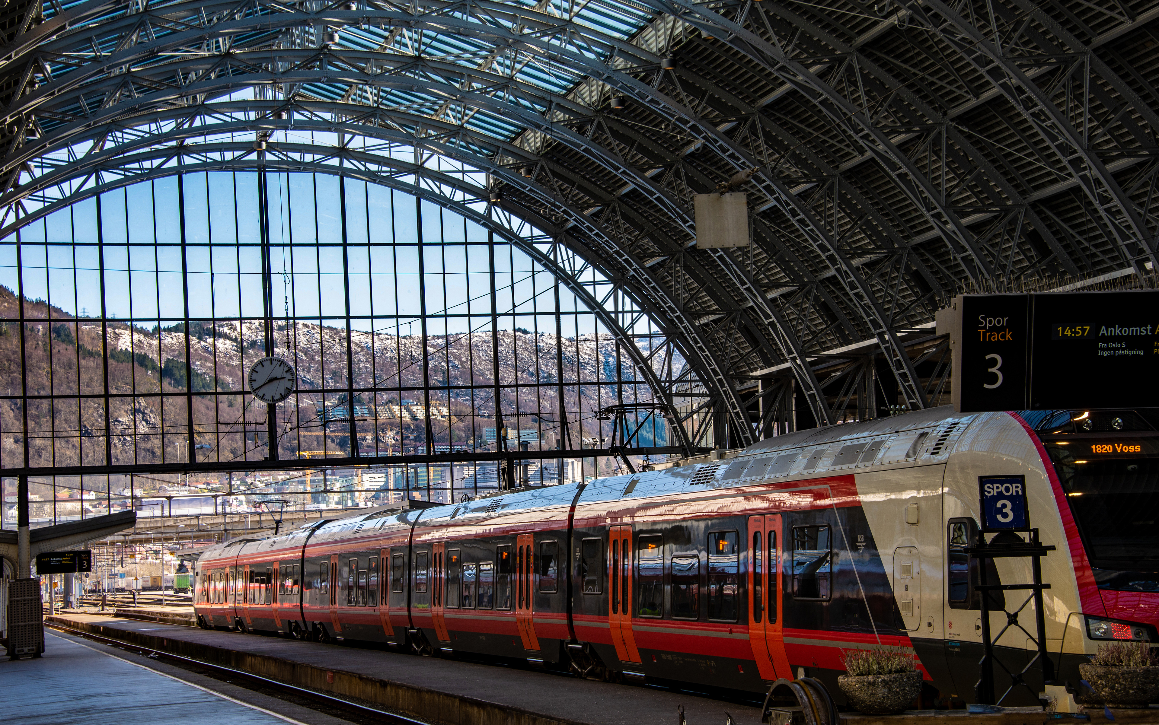 Waiting for a Train, Bergen. ©Corey Sandler