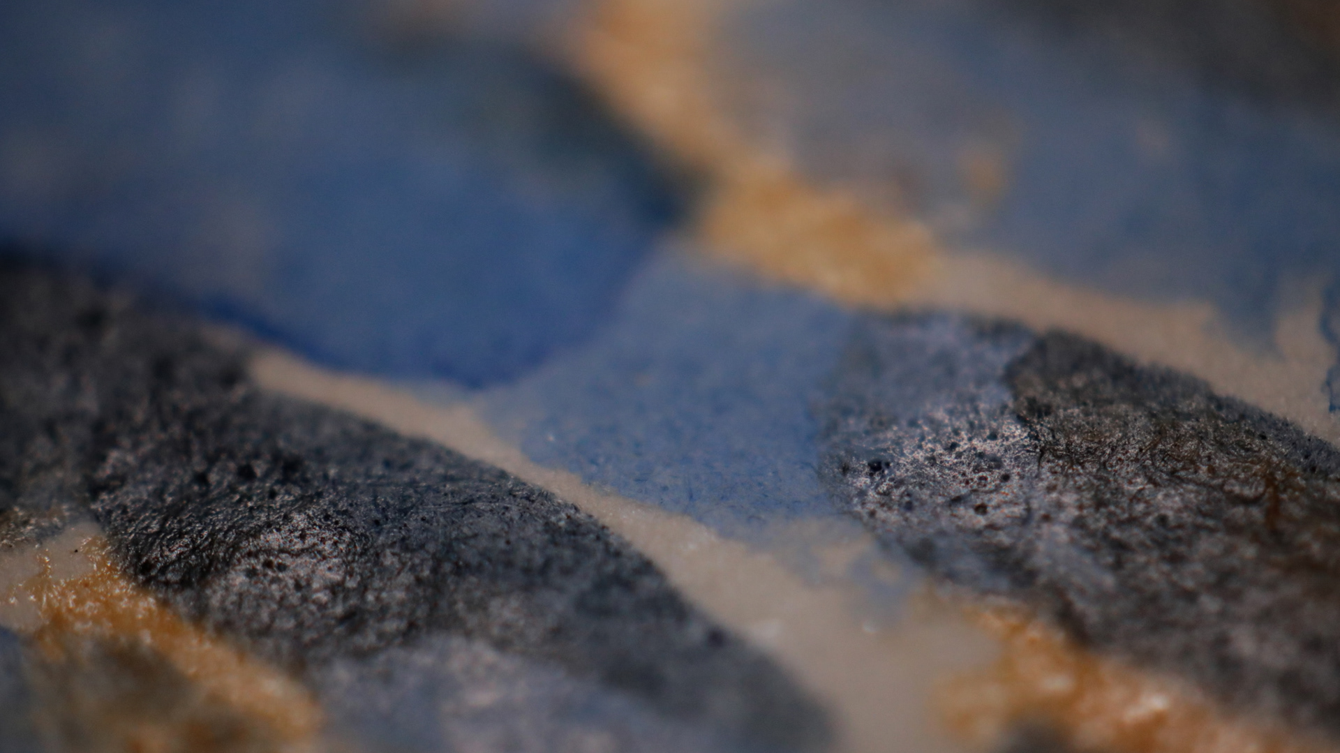 tiny waves animation/ installation 2025