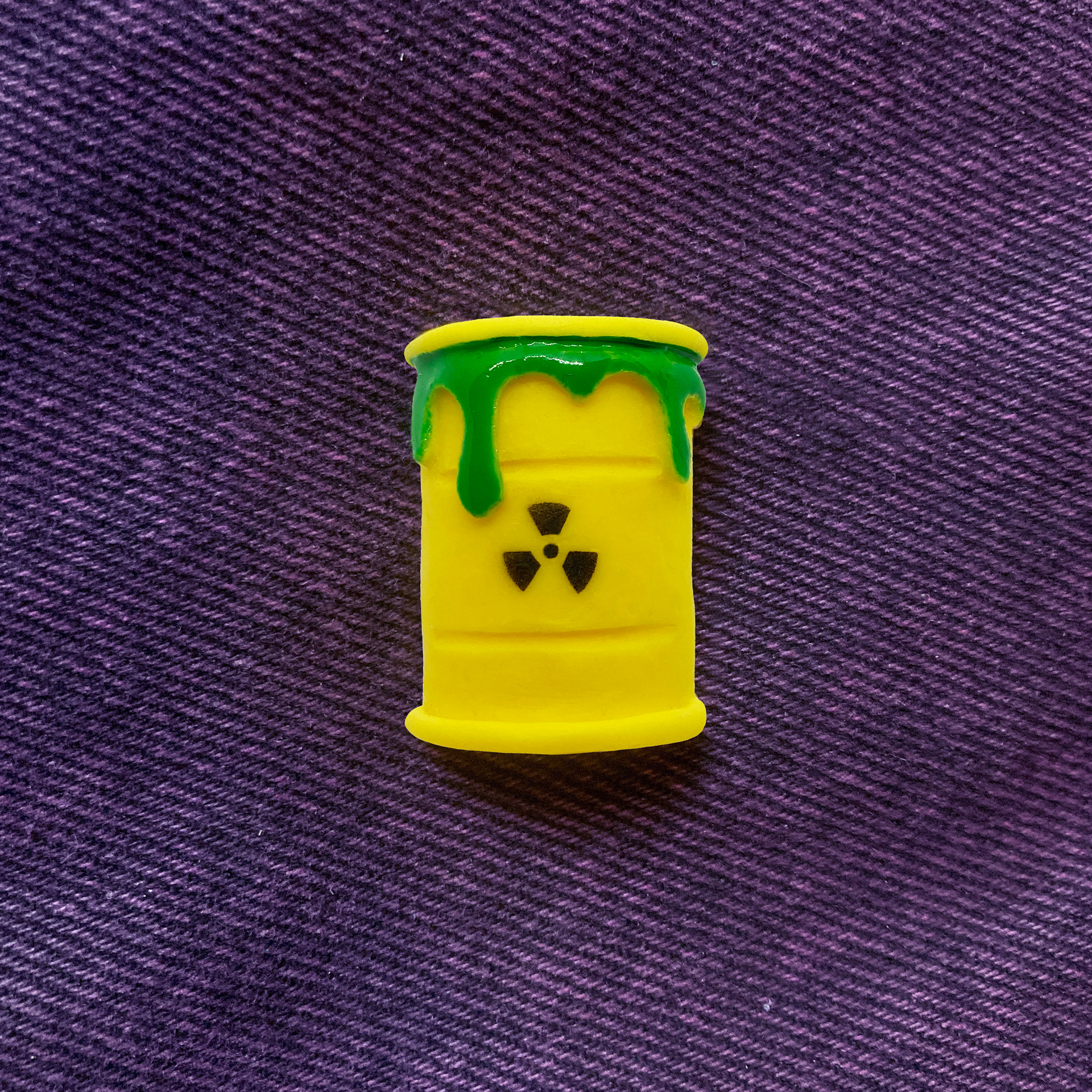 BIDON hand sculpted, casted and painted resin broochs (2021)