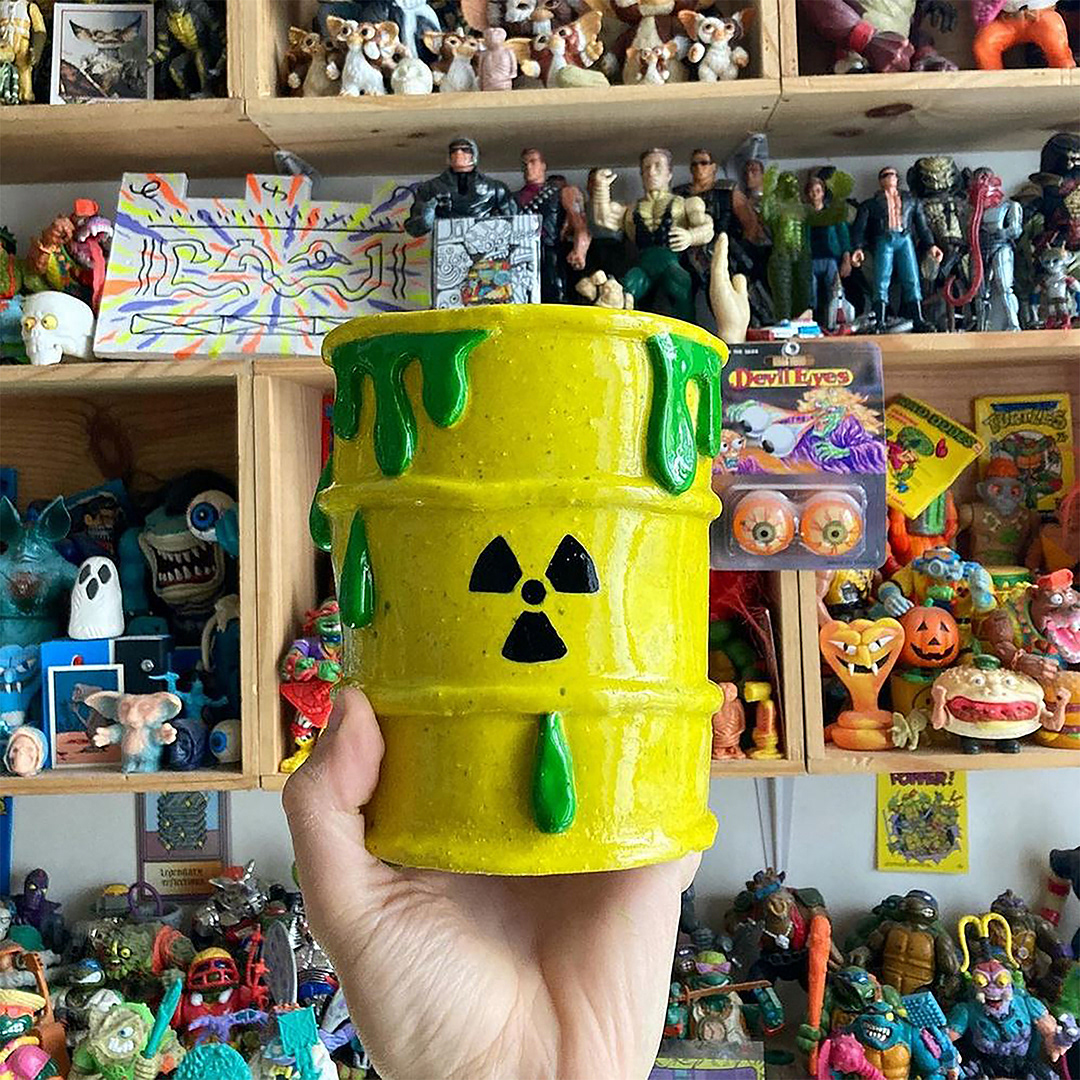 RADIOACTIVE BARREL ceramic sculpture (2021)