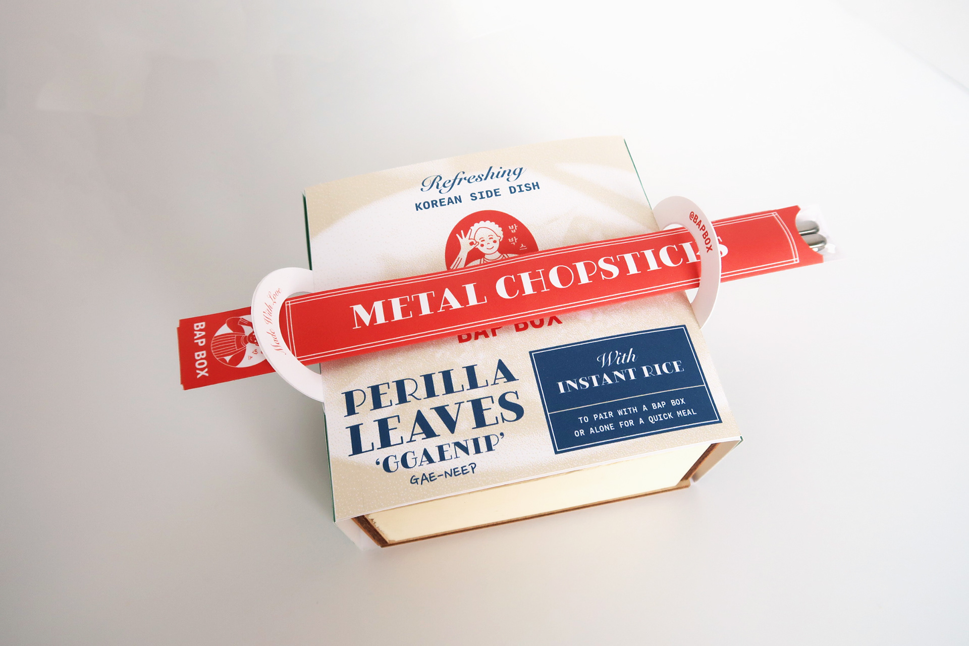 And slide your chopsticks into our side dish packaging for a neat handle!