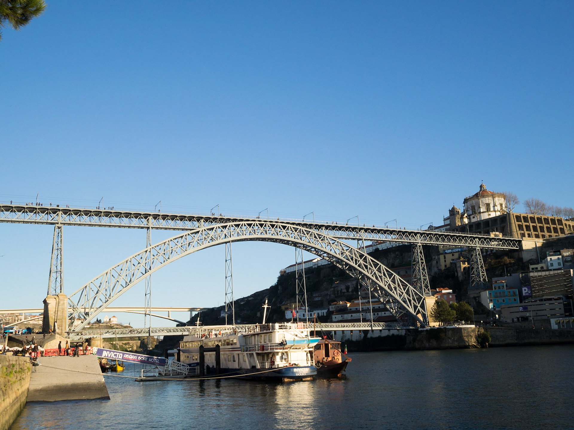 Dom Luis bridge over Douro river between Oporto and Vila Nova de Gaia