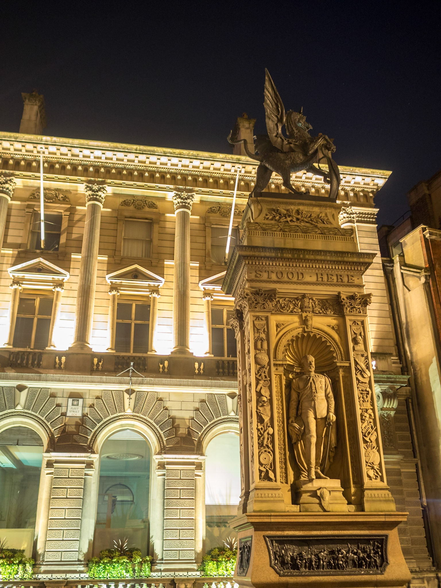 Temple Bar Memorial night shot