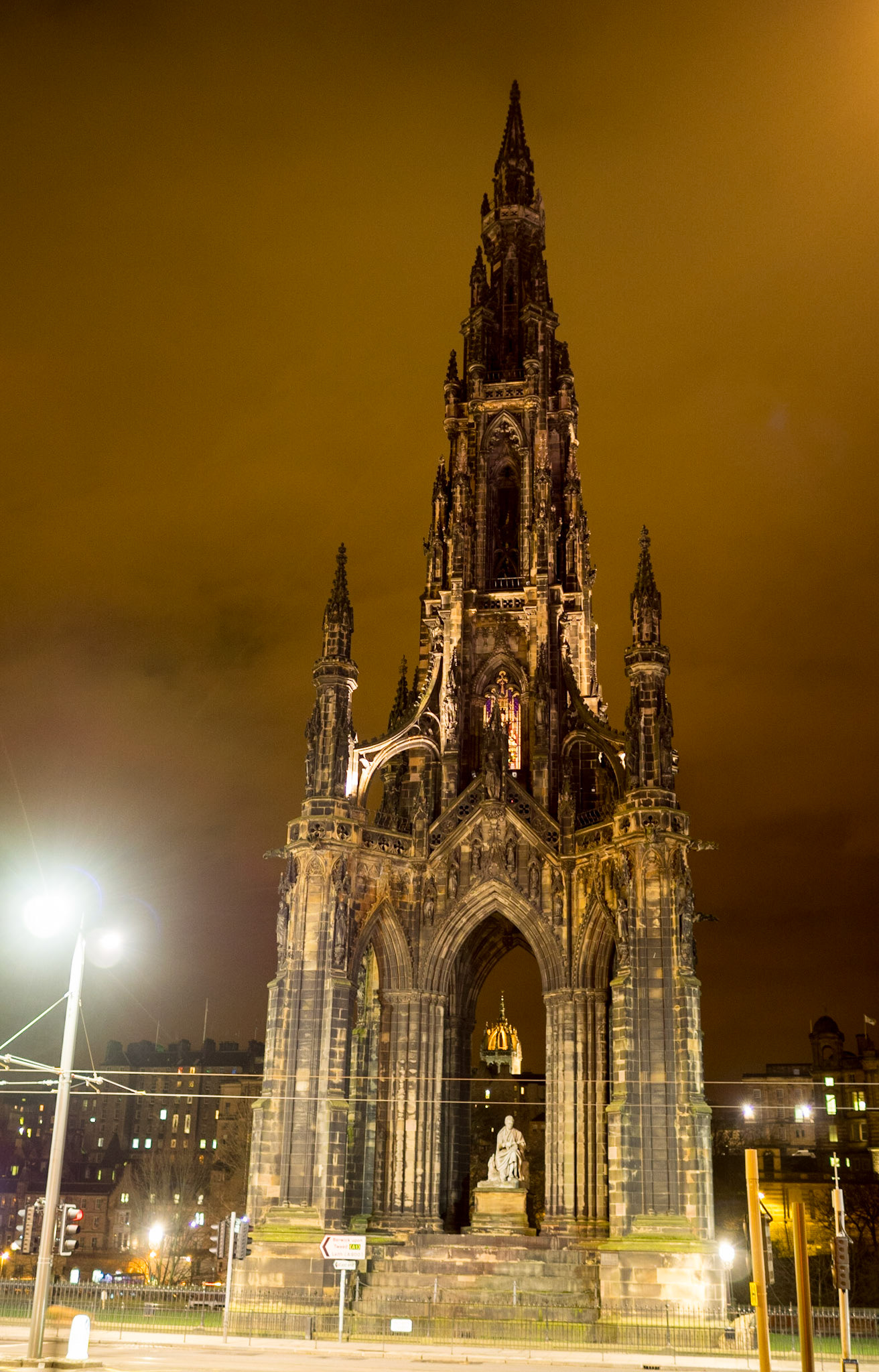 Scott Monument at night