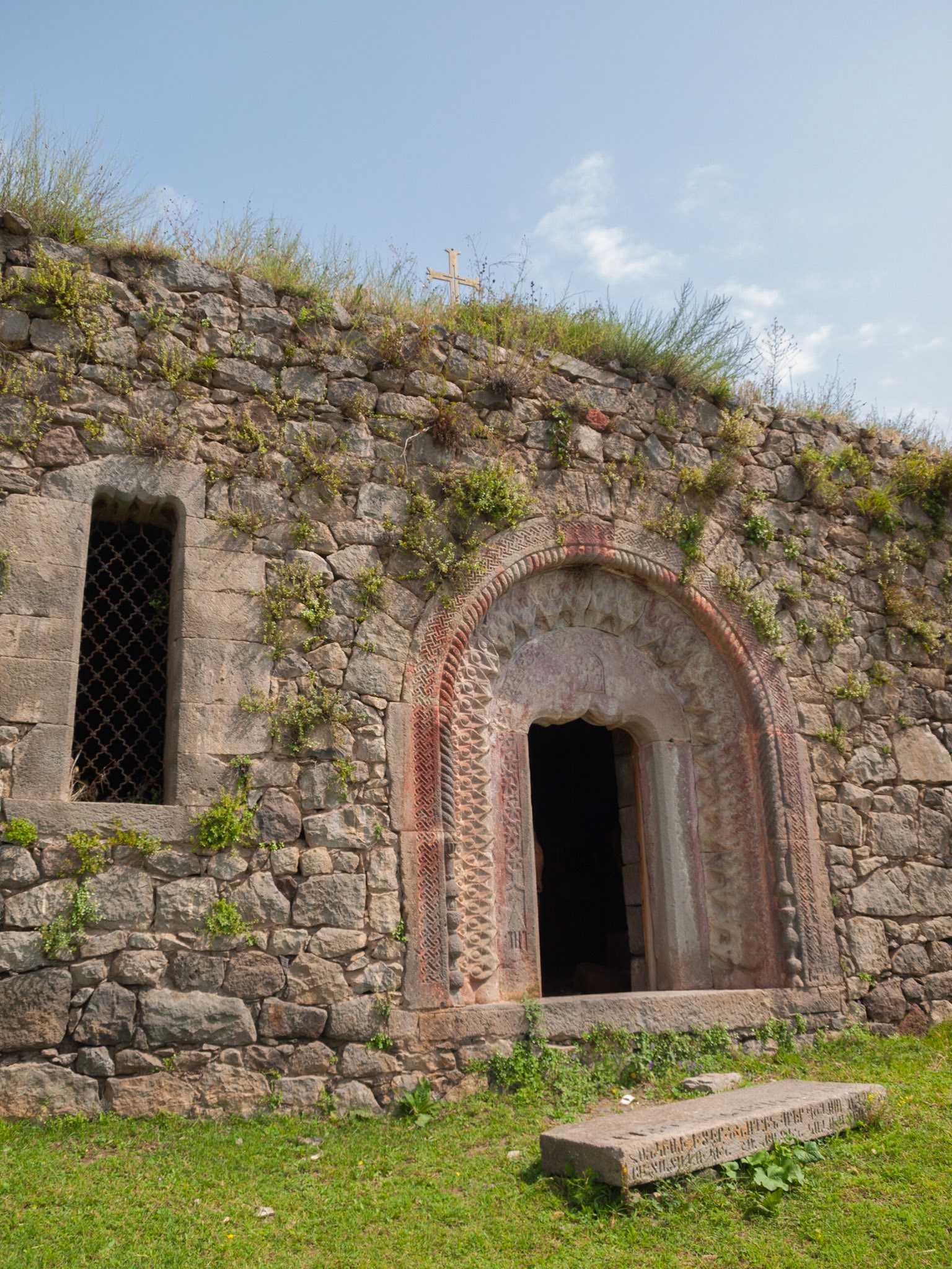Old Khndzoresk cave town church