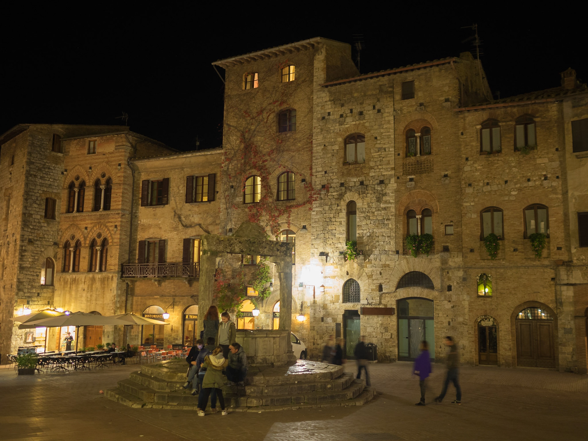 Piazza de la Cisterna, San Gimignano