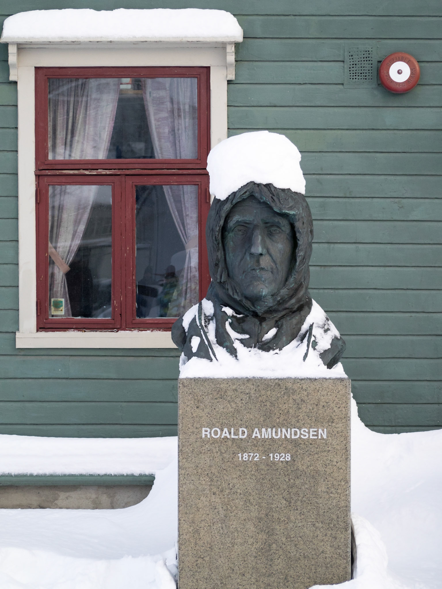 Roland Amundsen bust outside in the snow by Polar Museum in Tromso