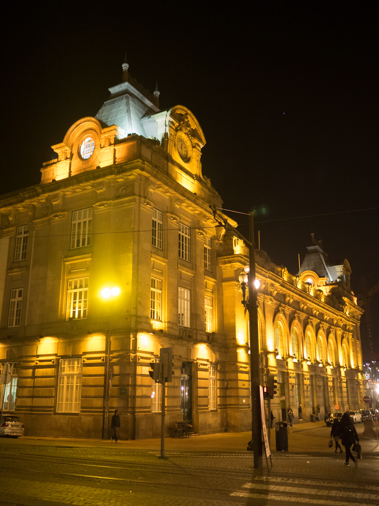 Oporto São Bento Train Station night view