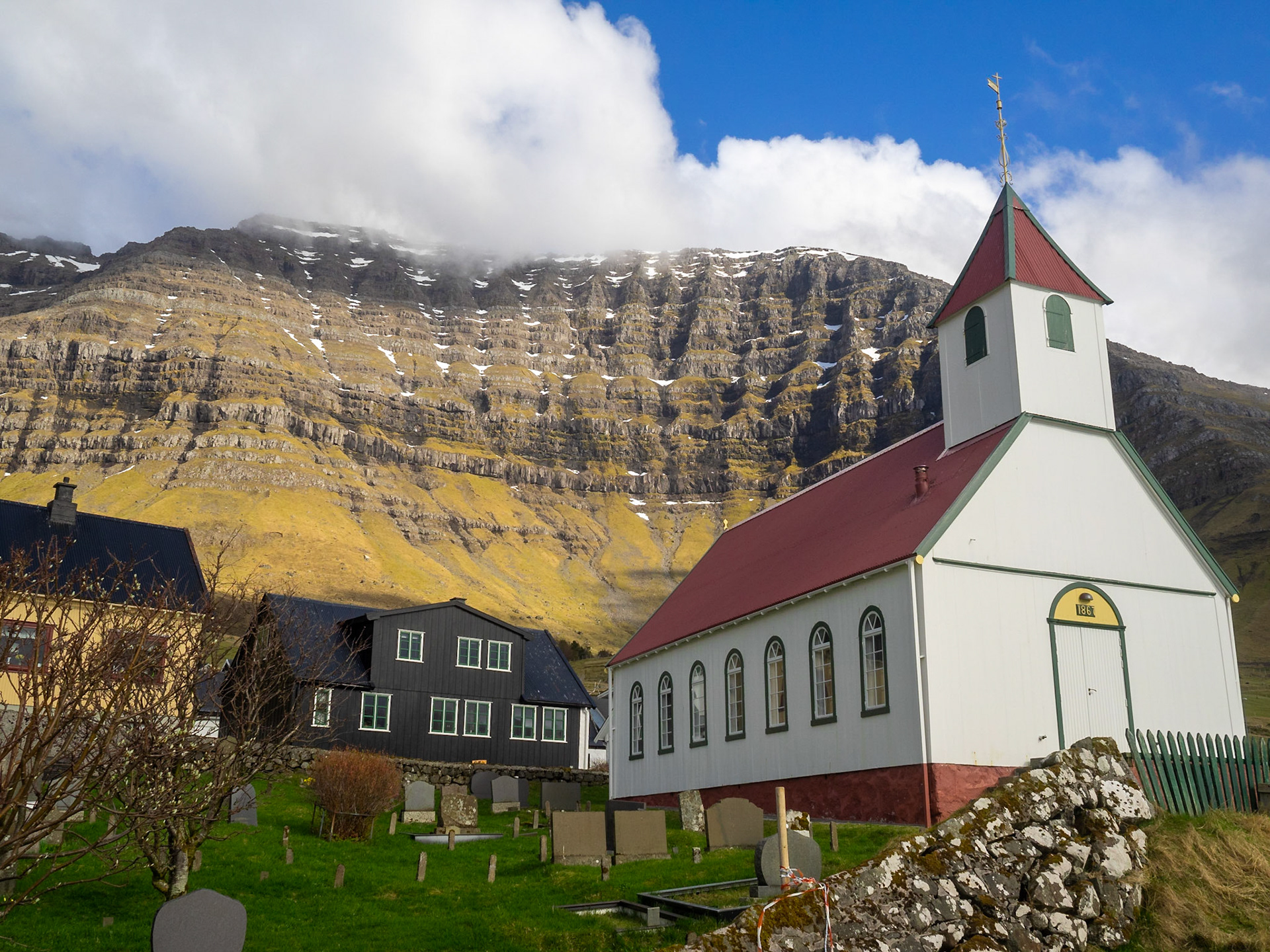 Kunoyar hamlet church below Urðafjall mountain