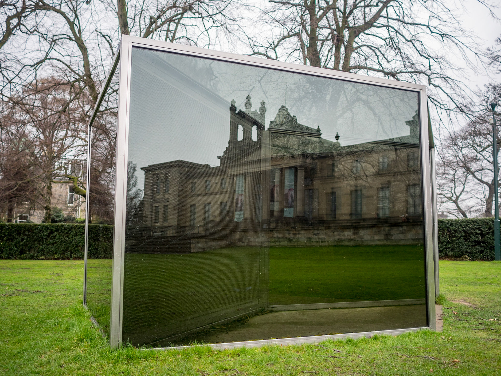 Scottish National Gallery of Modern Art, Two-Way Mirror Parallelograms Joined with One Side Balanced, Dan Graham sculpture