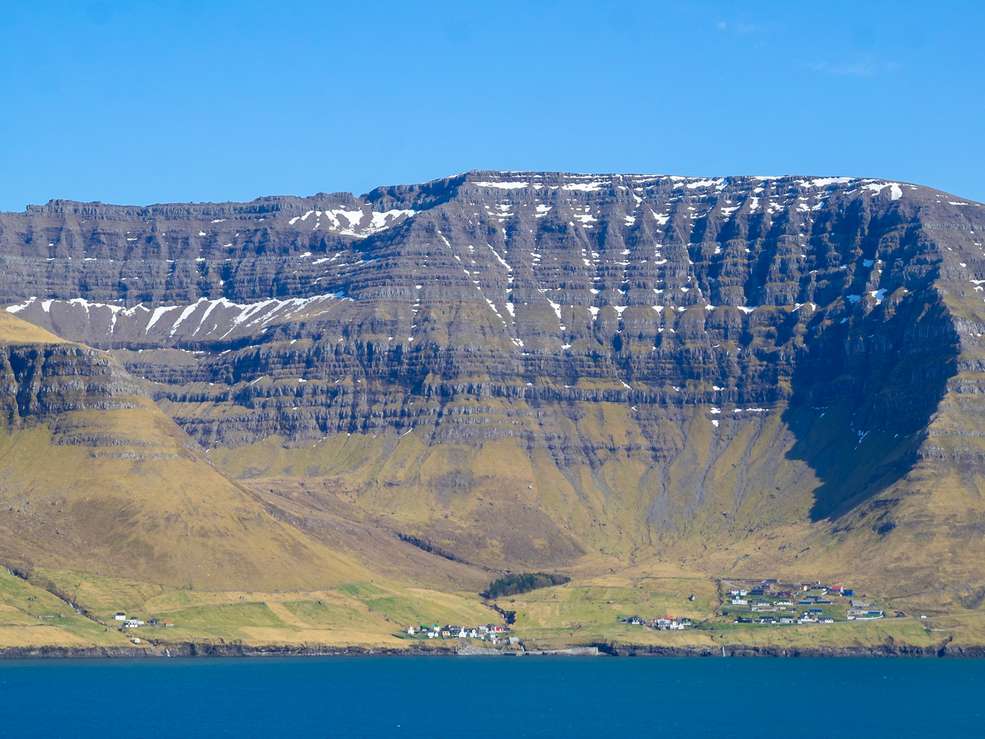 Kunoyar across Kalsoyarfjørður fjord