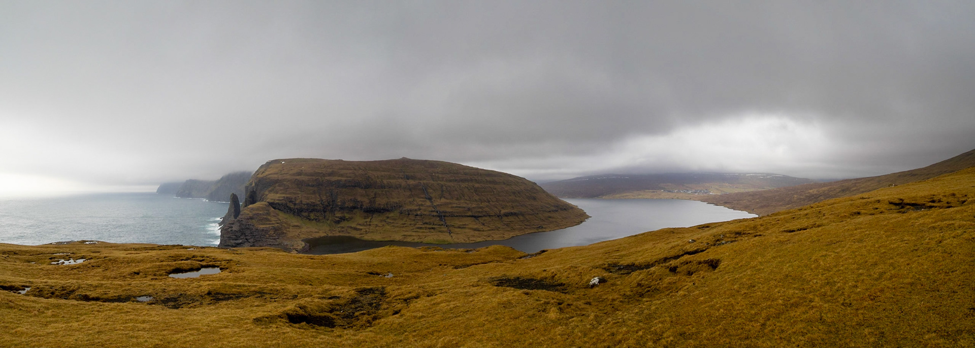 Sørvágsvatn lake over seen from Trælanípa