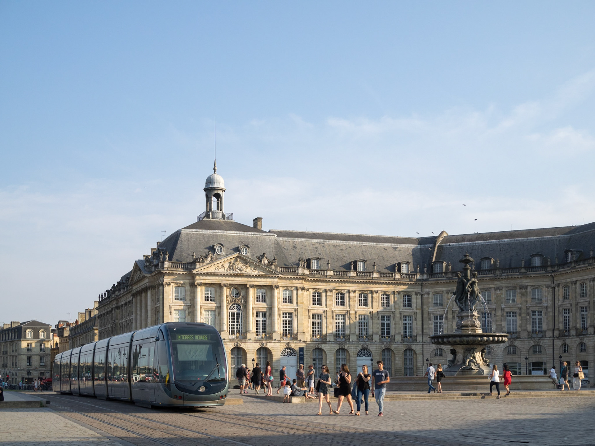 Tram crossing Place de la Bourse