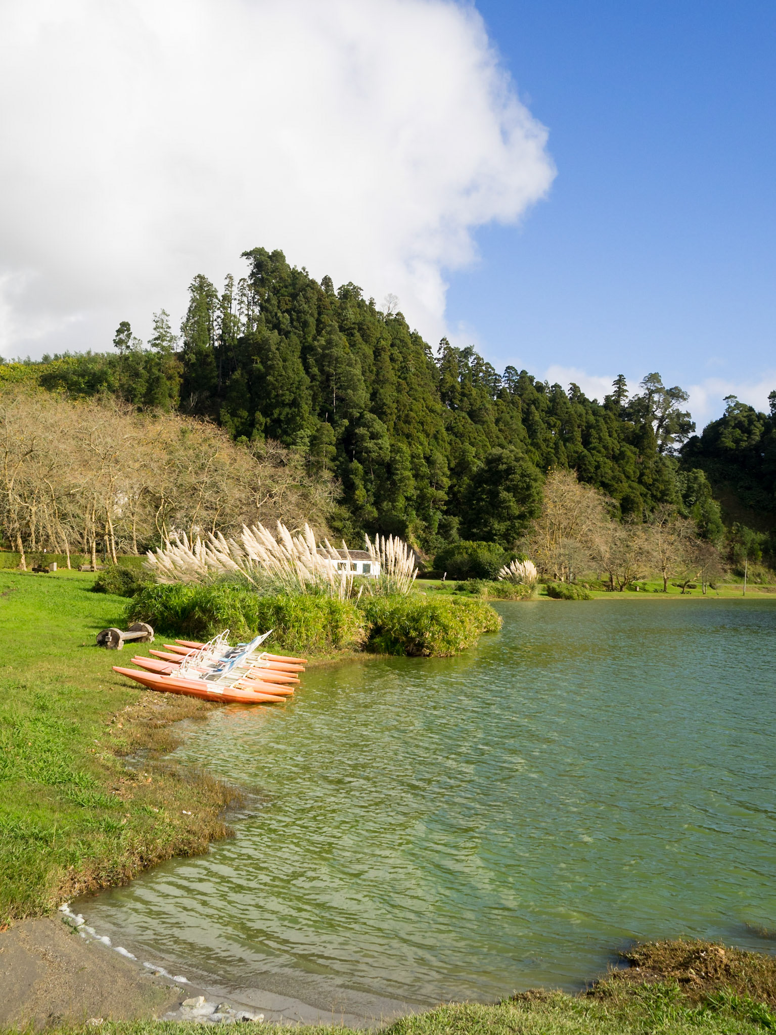 Kayaks in Furnas lagoon shore