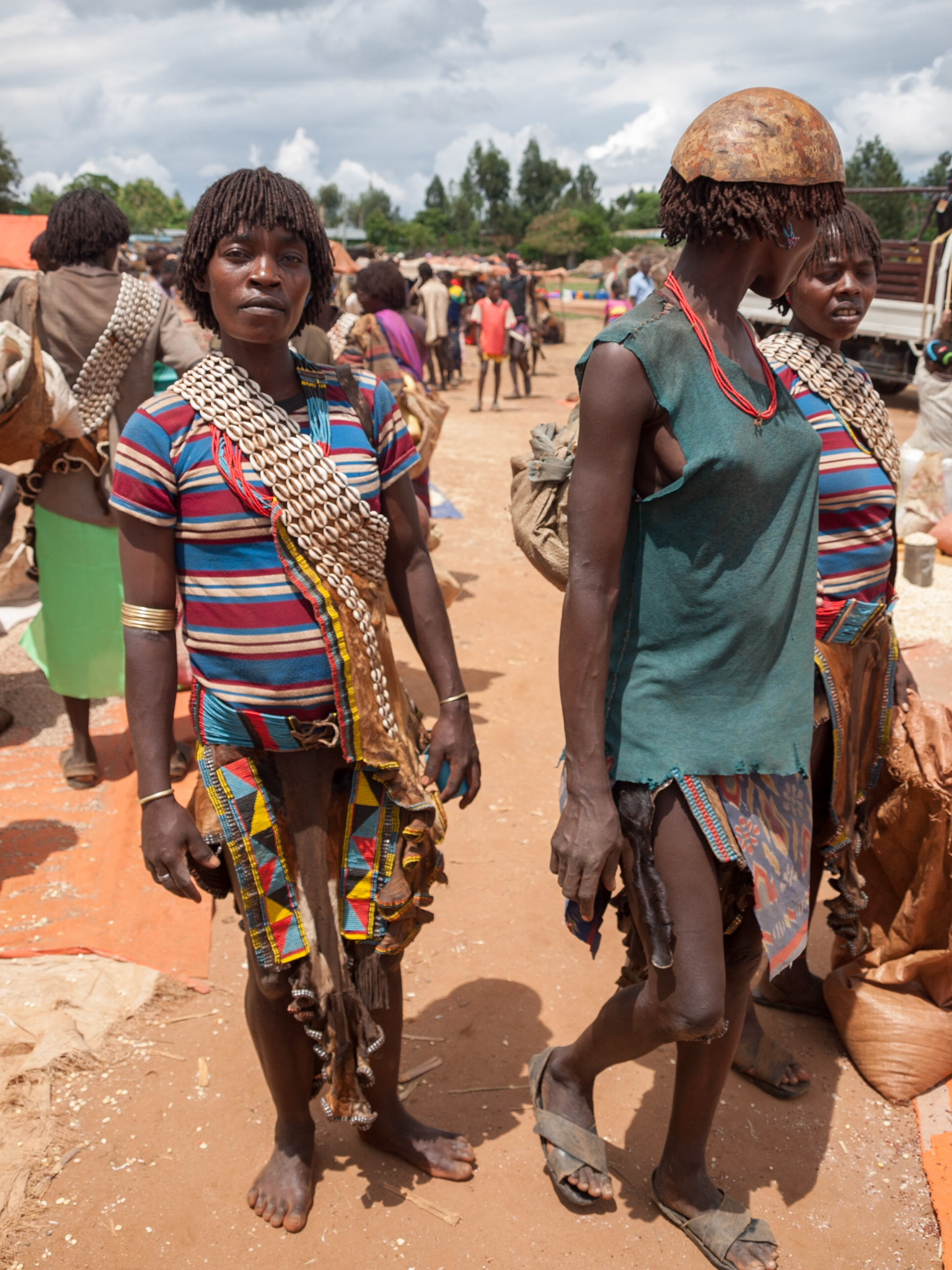Banna woman portrait in Key Afar market