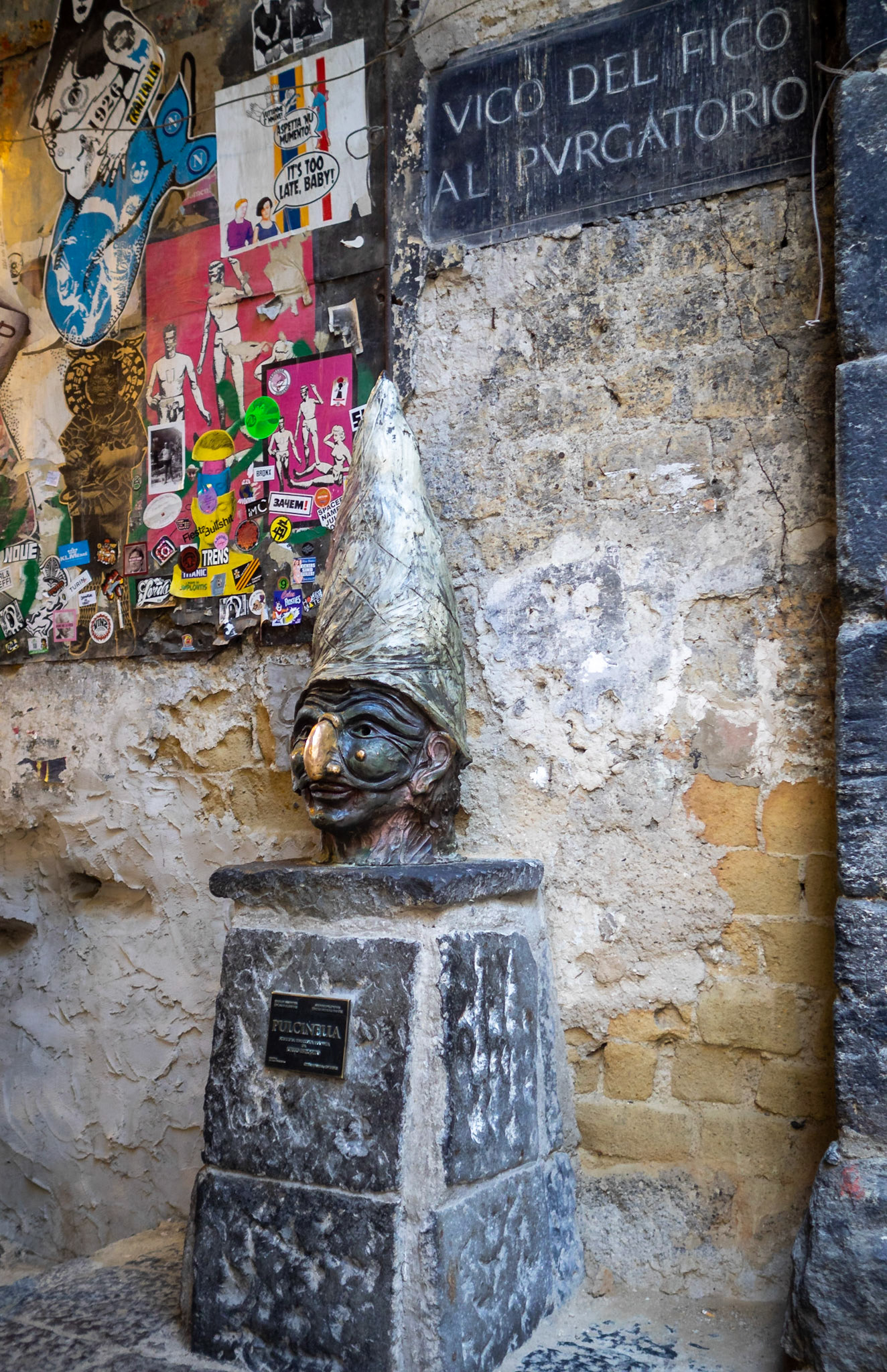 Pulcinella monument in Vico del Fico al Purgatorio, Naples
