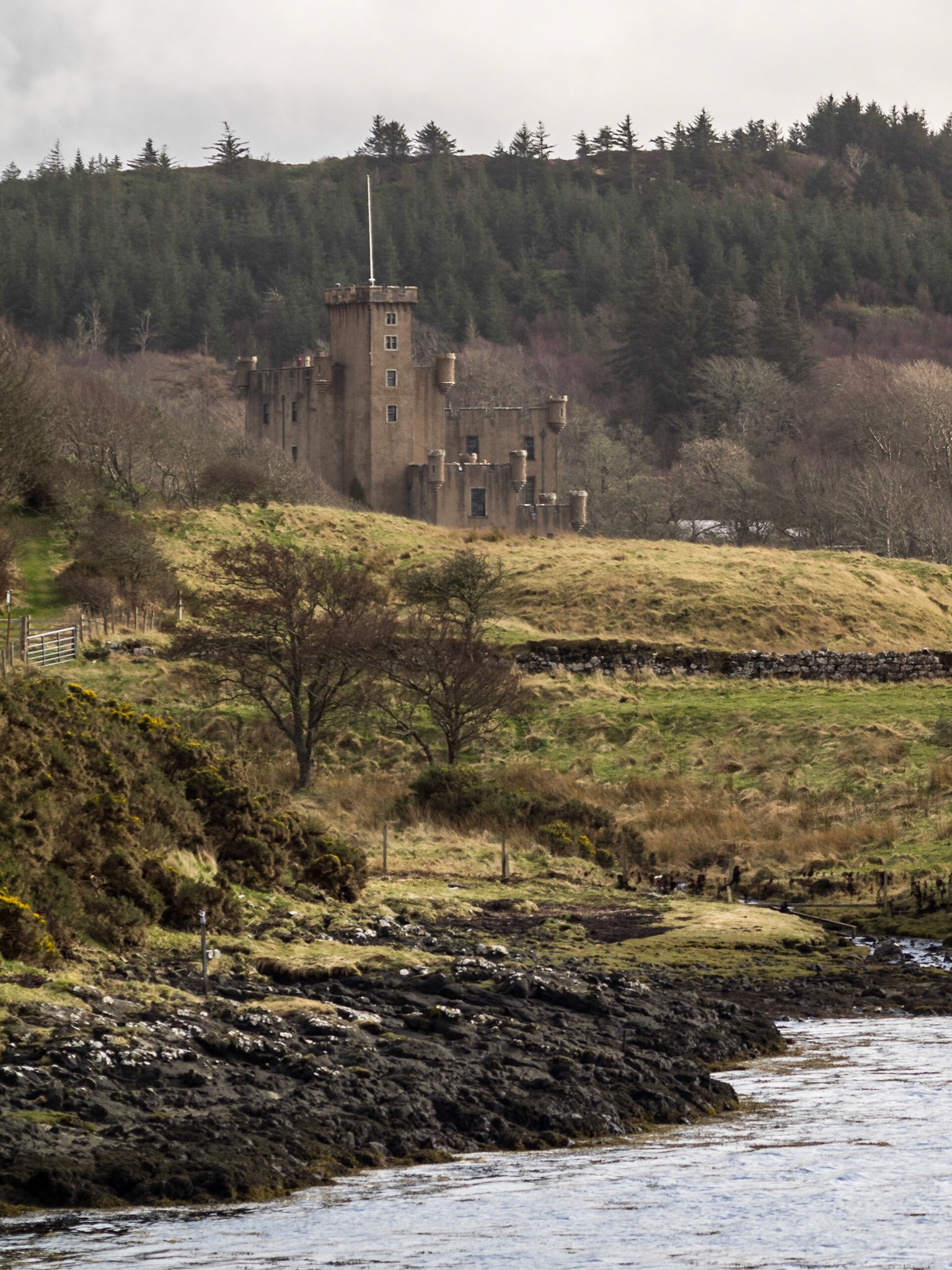 Dunvegan Castle between the sea and the forest