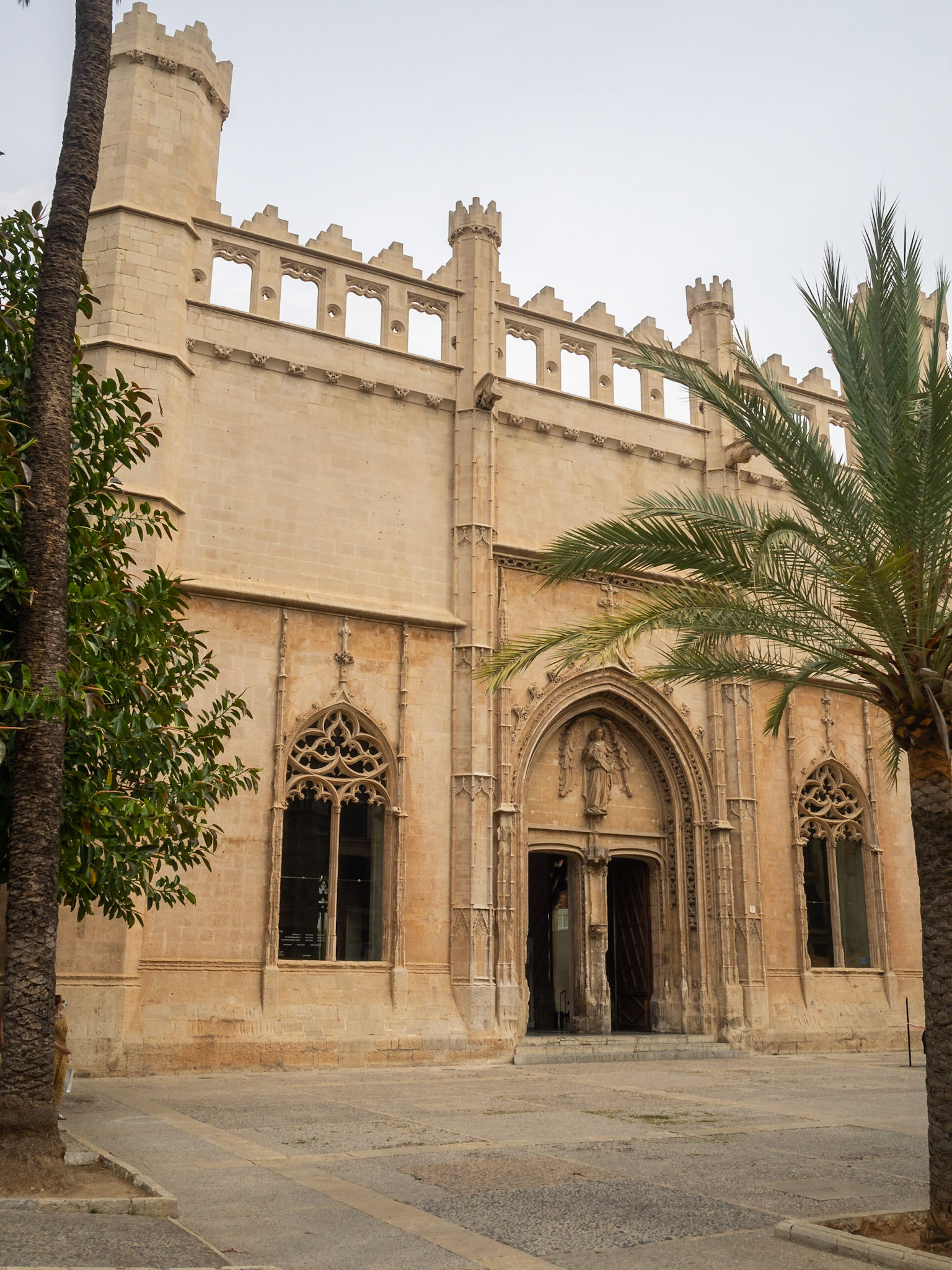 Llotja de Palma facade and square