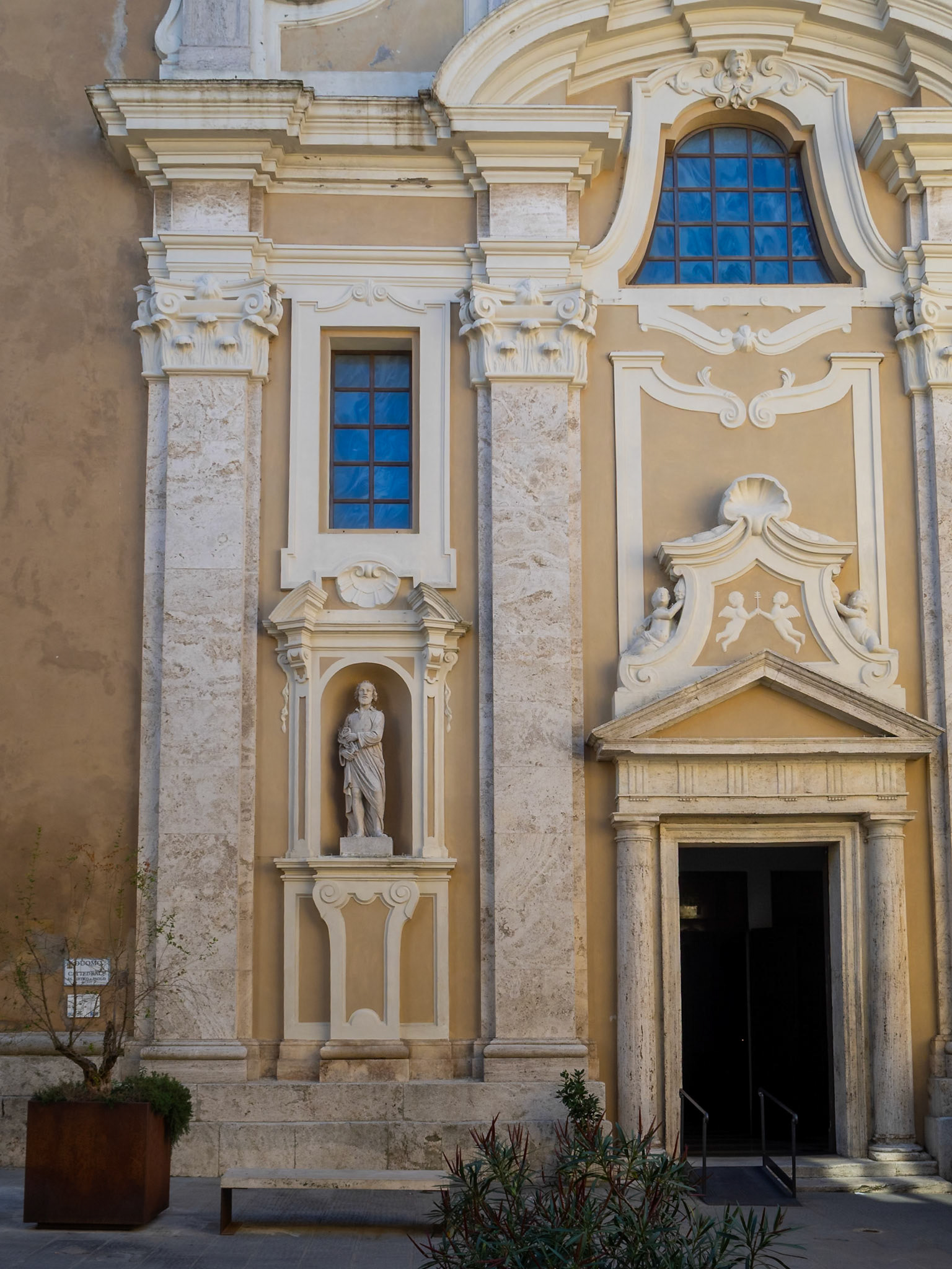 Pitigliano Cathedral doorway