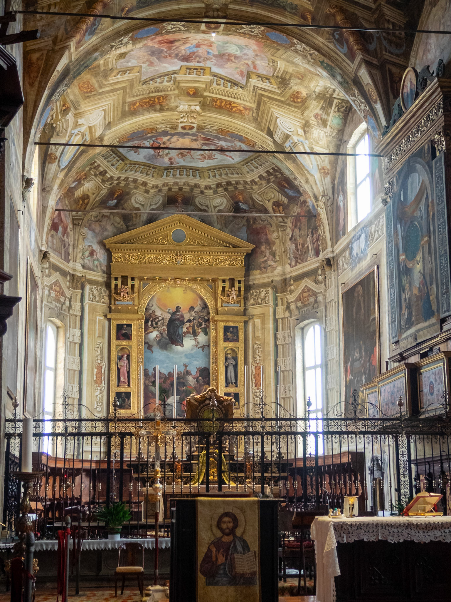 High altar of the Chiesa di Santa Maria Assunta in Valvendra, Lovere