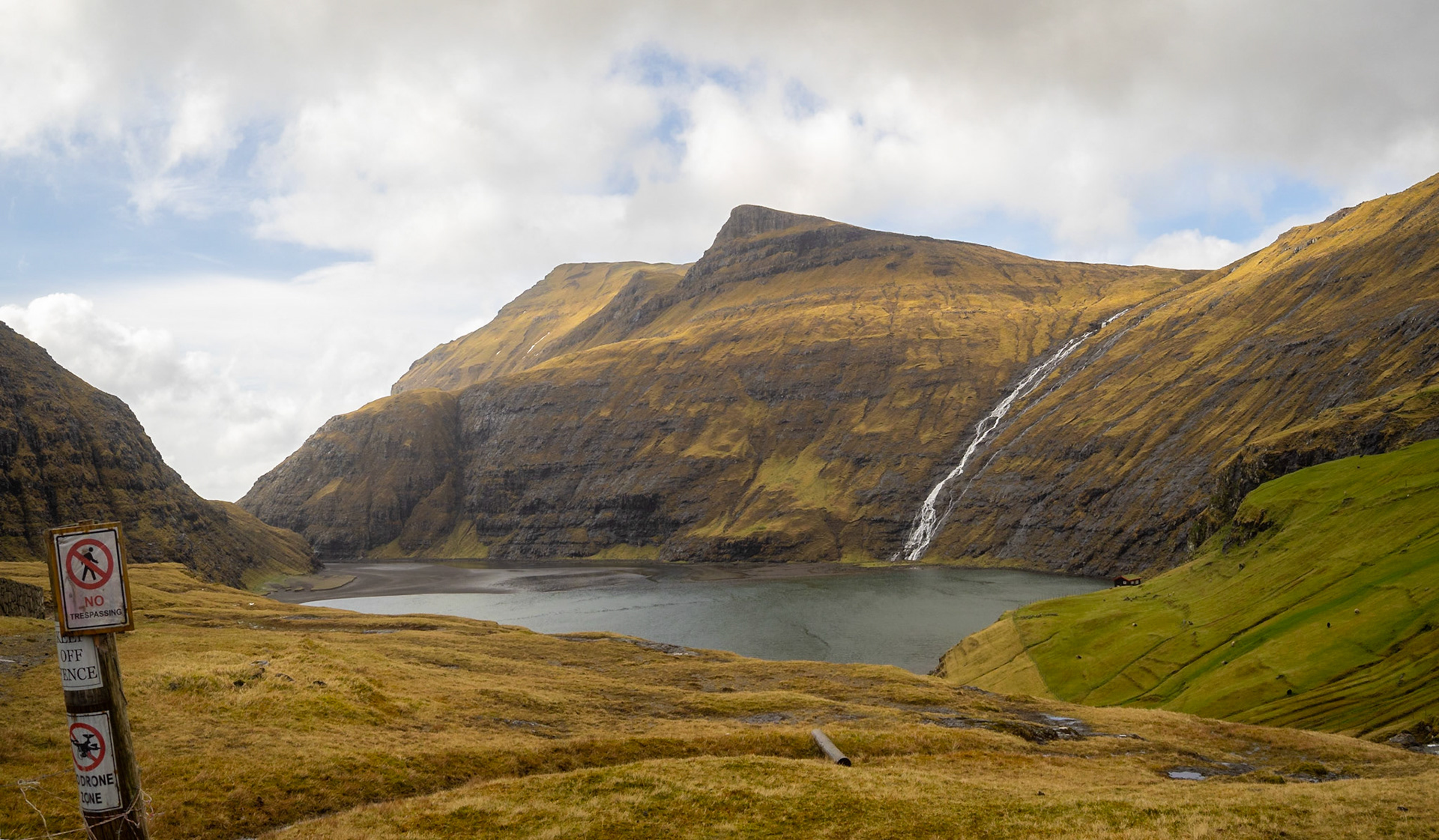 Saksun black sand tidal lagoon panorama