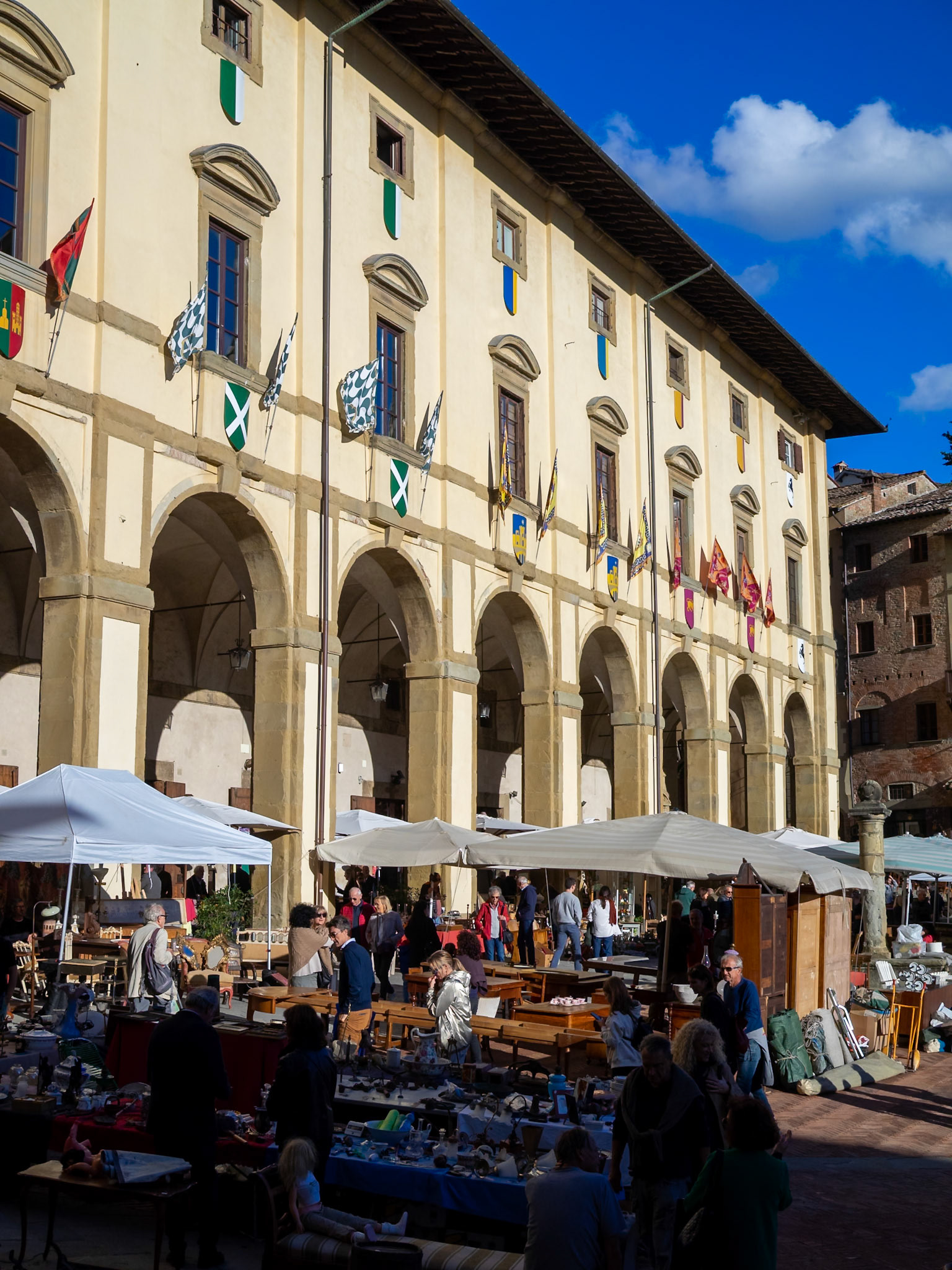 Piazza Grande antiques market, Arezzo
