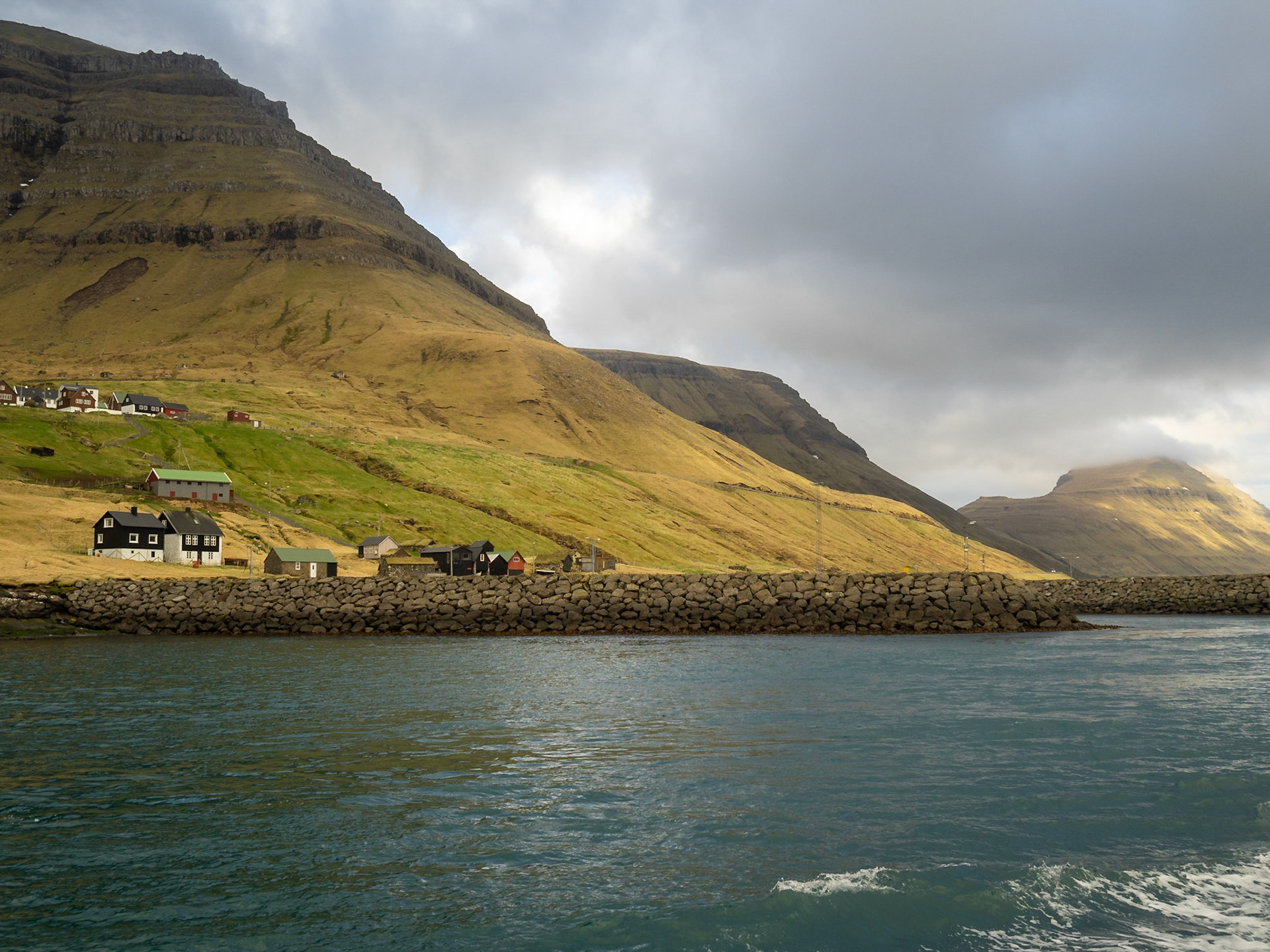 Syðradalur hamlet port below the mountain slop, Kalsoy