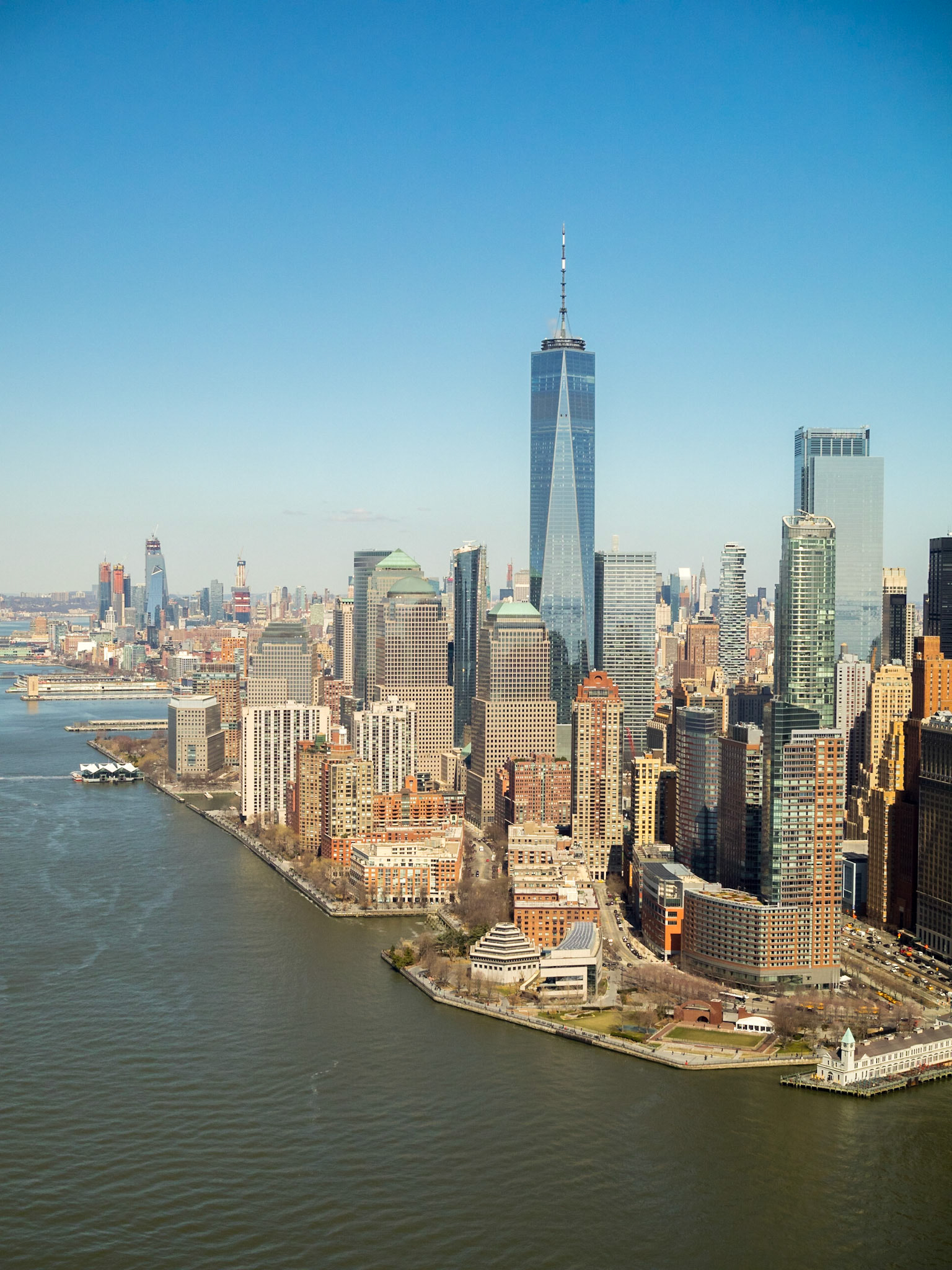 Downtown Manhattan and the 1 World Trade Center tower seen from an helicopter ride over Hudson River
